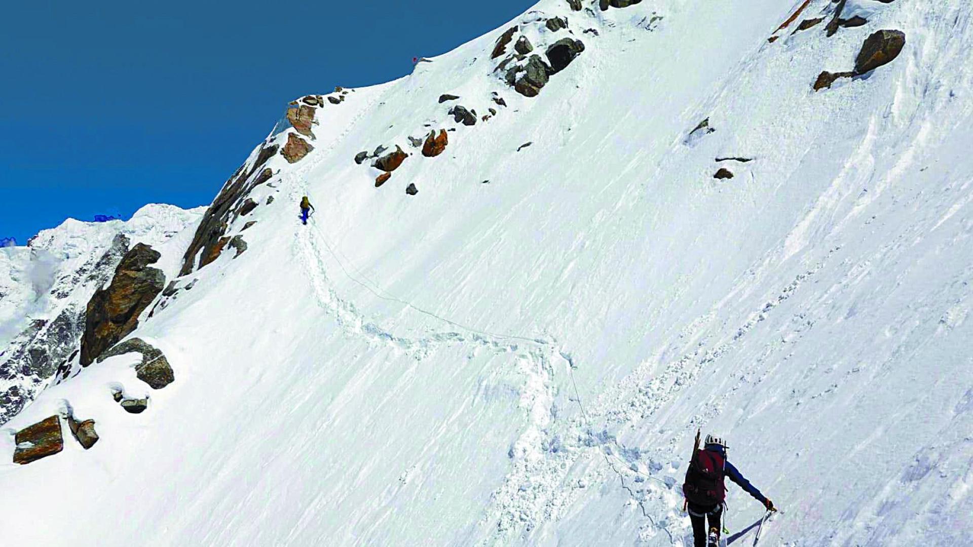 Uno de los tramos de ascenso desde la situación del Base hacia el campo I del Kangchenjunga