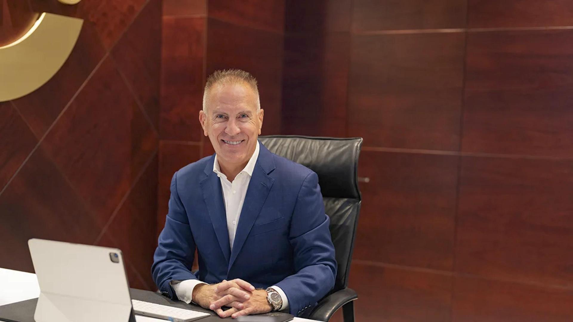 El Dr. Ángel Fernández Bustillo, médico experto en implantología dental