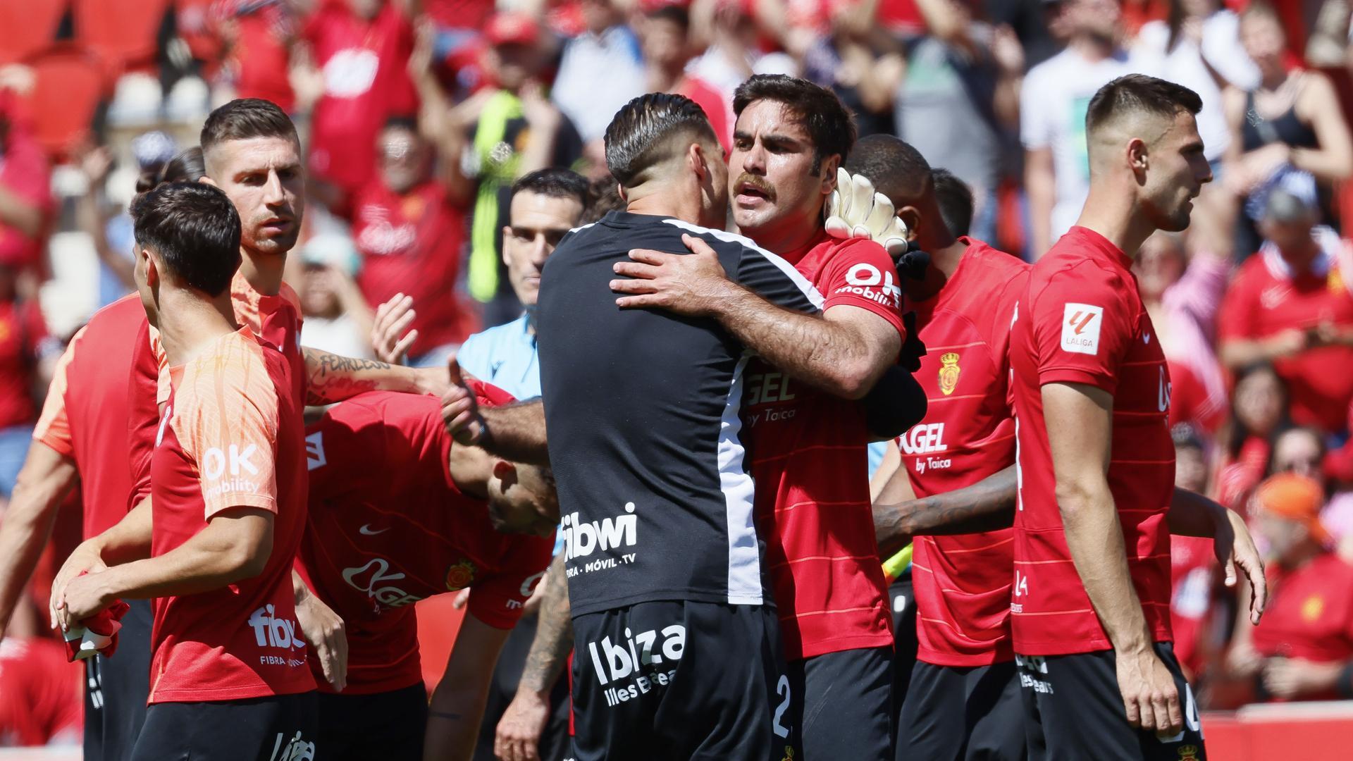 Los jugadores del Mallorca celebran su triunfo frente a Las Palma