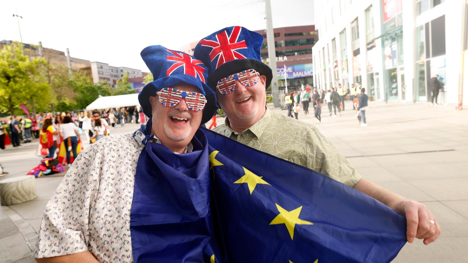 Aficionados británicos a su llegada a Suecia