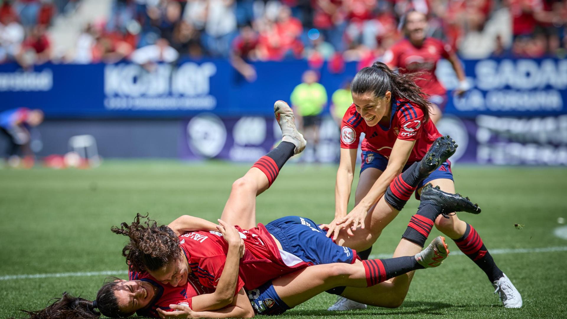A: J.P. Urdíroz
F: 12-05-2024
P: 
L: Pamplona. Estadio del Sadar.
T: Fútbol Femenino. Final Playoff de ascenso a Liga F temporada 2023-2024. Partido Osasuna Femenino-Espanyol.