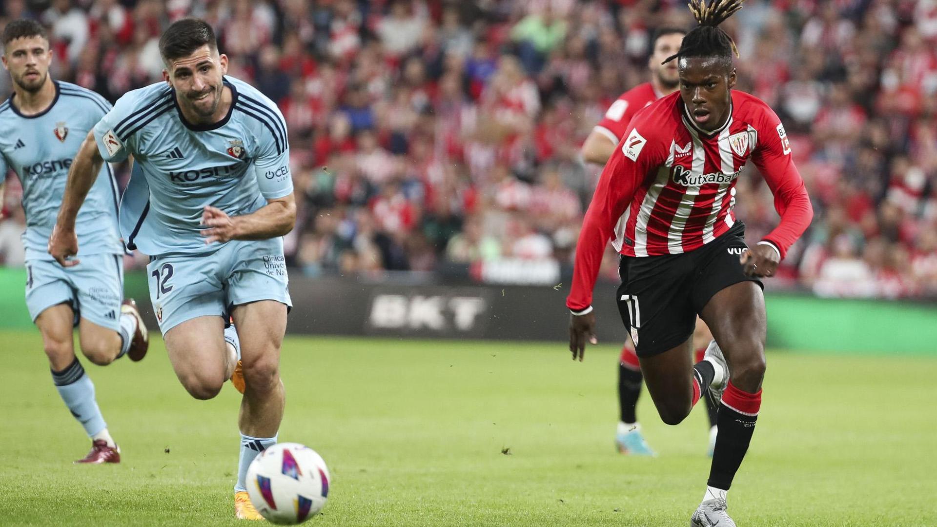 Areso persigue a Nico Williams en el partido Athletic-Osasuna