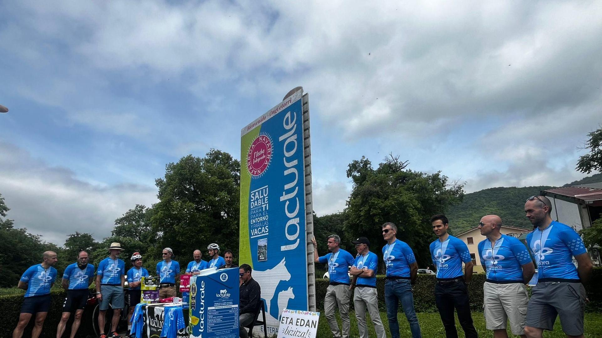 Los cicloturistas del Club Tenis Pamplona han realizado varias iniciativas solidarias desde 2020