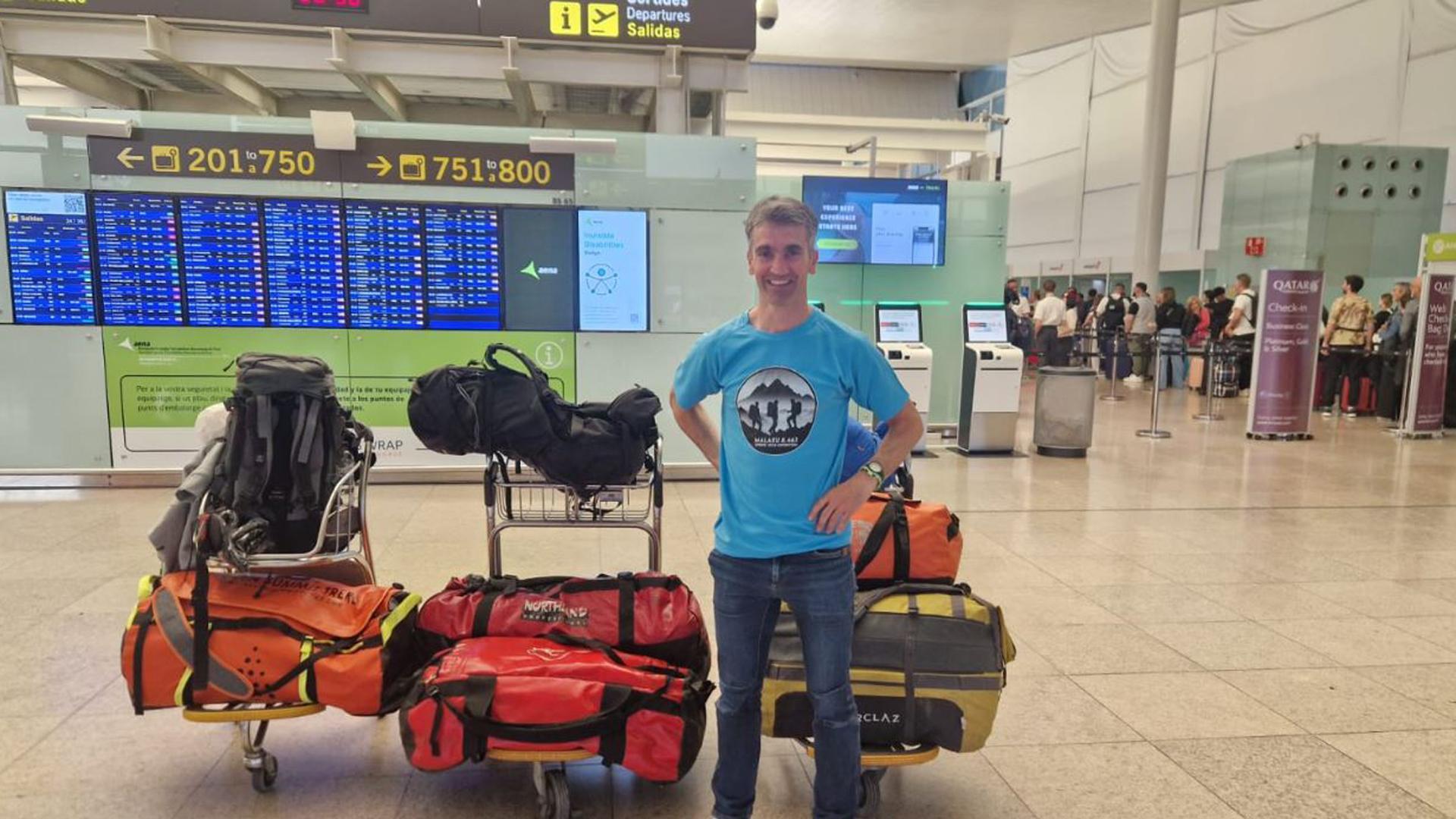 Óscar Fernández Landa antes de salir hacia Nepal