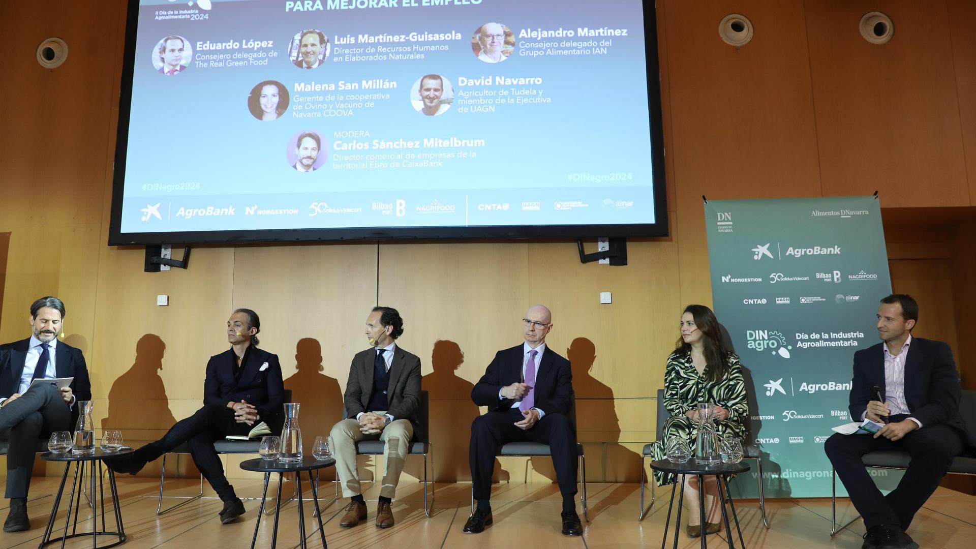 Por la izda:  Carlos Sánchez (CaixaBank), Eduardo López (The Real Green Food), Luis Martínez Guisasola ( Elaborados Naturales), Alejandro Martínez (Grupo Alimentario IAN), Malena San Millán (cooperativa Vacuno y Ovino de Navarra) y David Navarro (agricultor y miembro Ejecutiva UAGN).