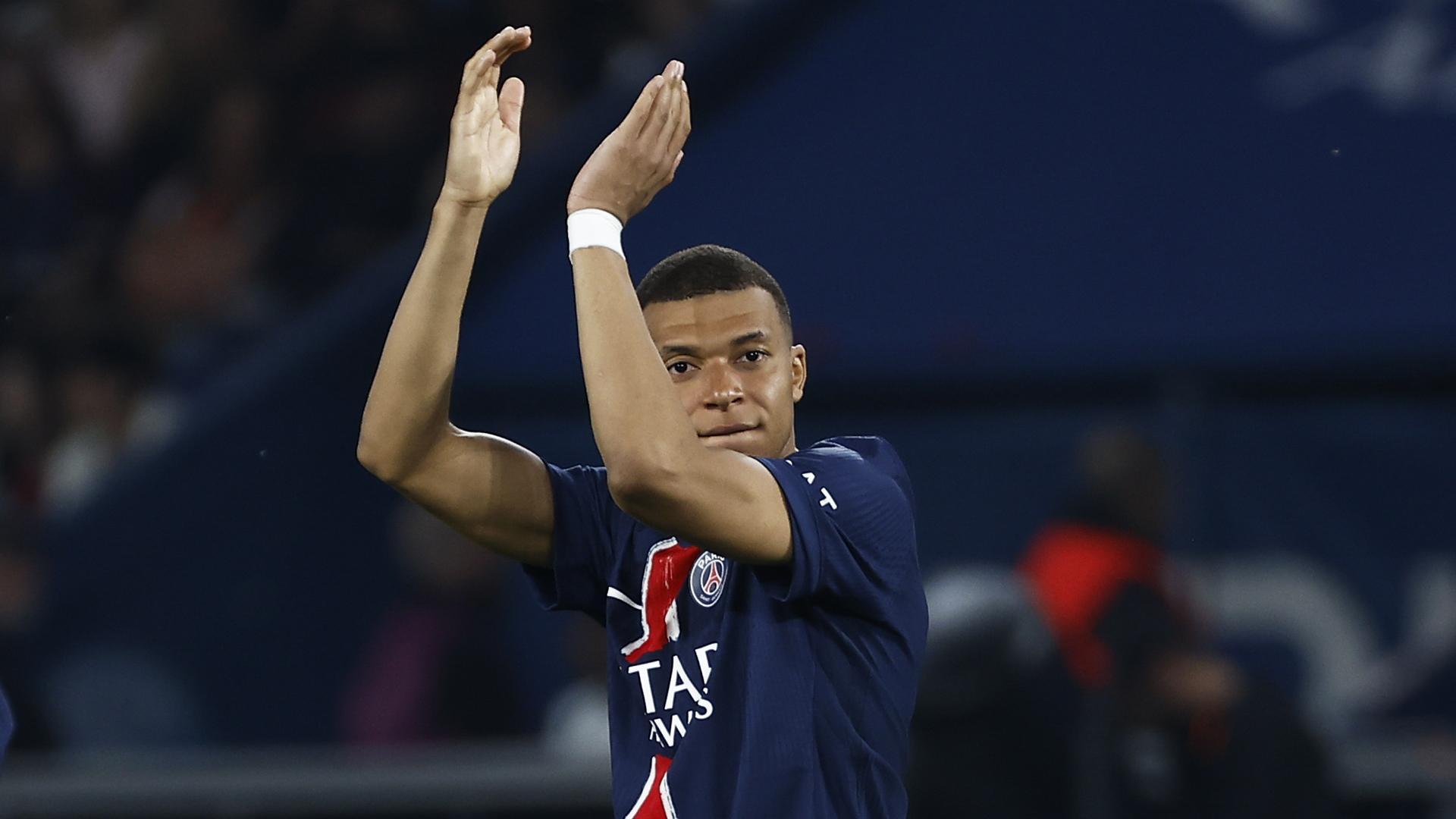 Kylian Mbappé aplaude a su público tras el encuentro entre el PSG y el Toulouse