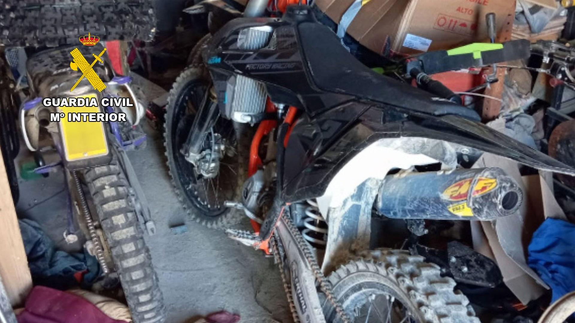 Una de las motocicletas recuperadas por la Guardia Civil de Caspe