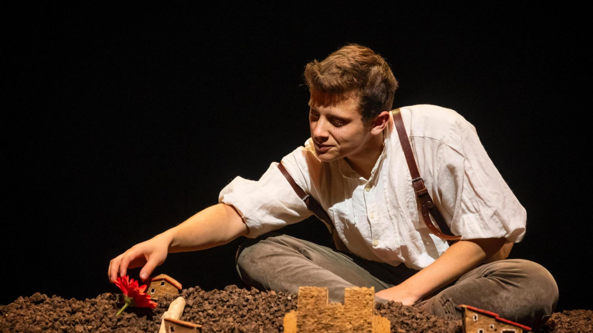 Hoy viernes y el domingo la ENT acoge la obra 'San Cristóbal. Historia de una fuga', con Teatros Mágicos.
