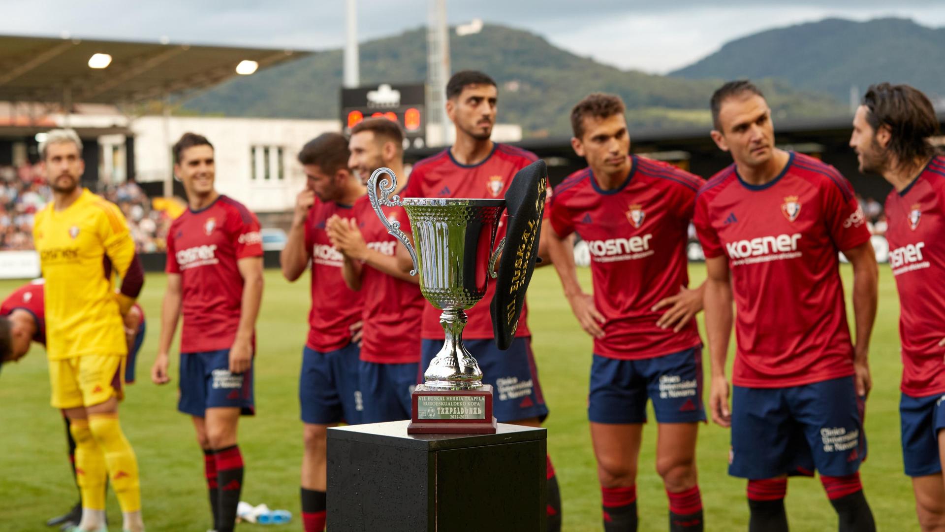 La copa de la pasada edición que levantó Osasuna