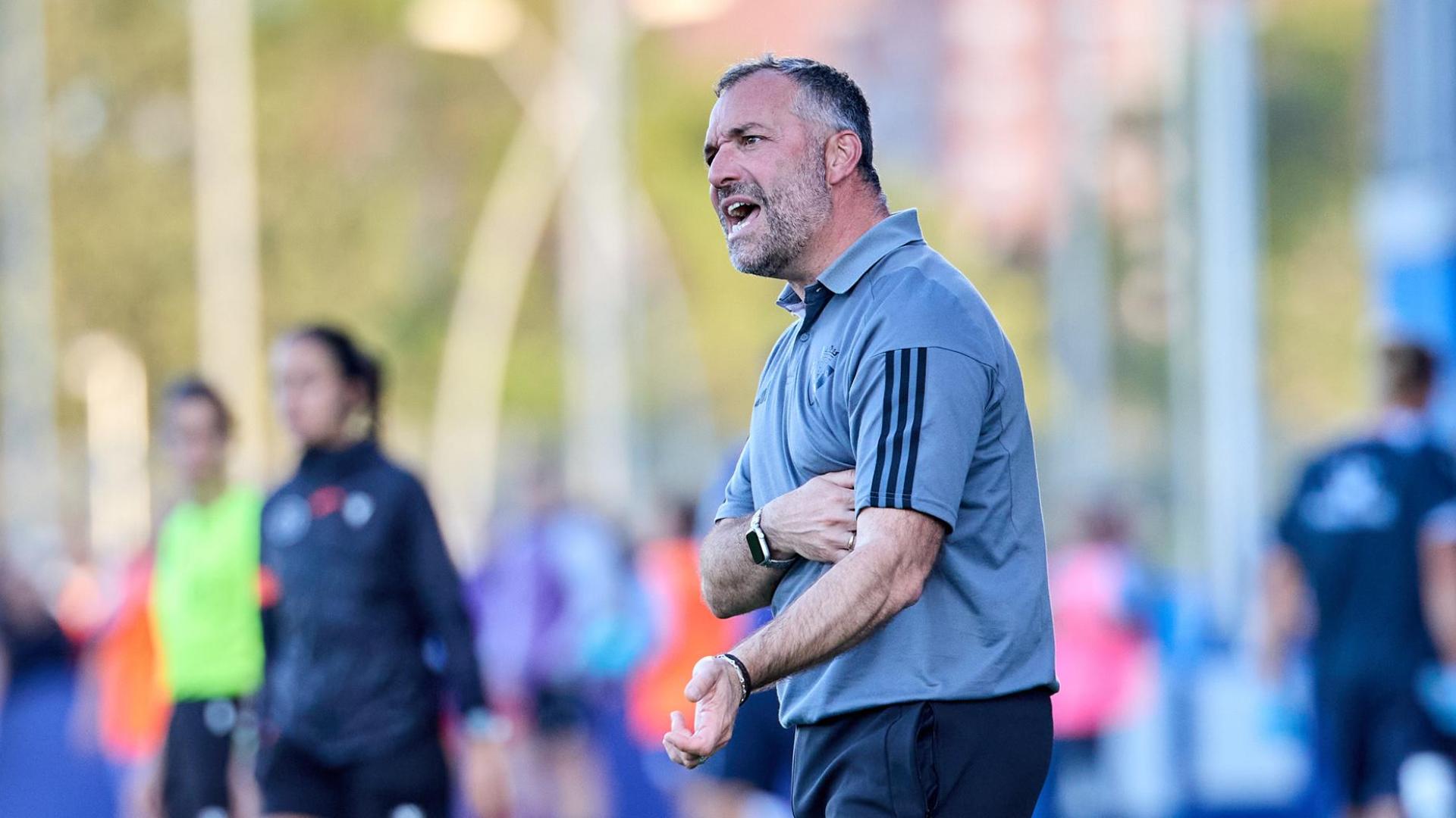 Josu Domínguez, entrenador de Osasuna Femenino, en el partido contra el Espanyol