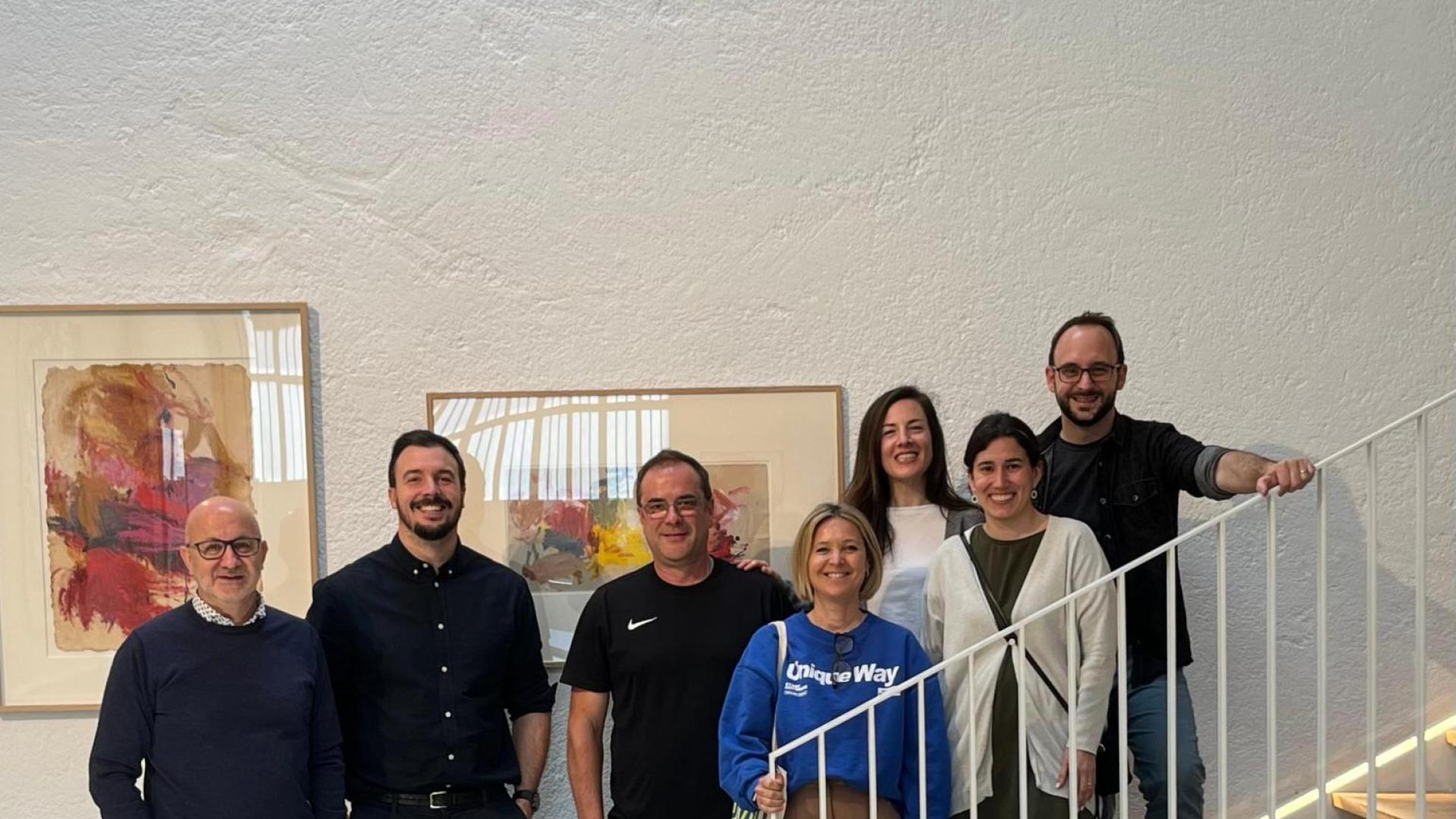 En la reunión han tomado parte Adrián Larripa, de bigD y vicepresidente de EIDE, Javier
Vidorreta, de Vidorreta Design y miembro de la Junta Directiva de EIDE, María Ayala de
Guk Studio, Marta Bariáin y Cristina Vergara, profesionales independientes, y Benicio
Aguerrea y Lander Balza, coordinador gerente y coordinador de proyectos de EIDE,
respectivamente.