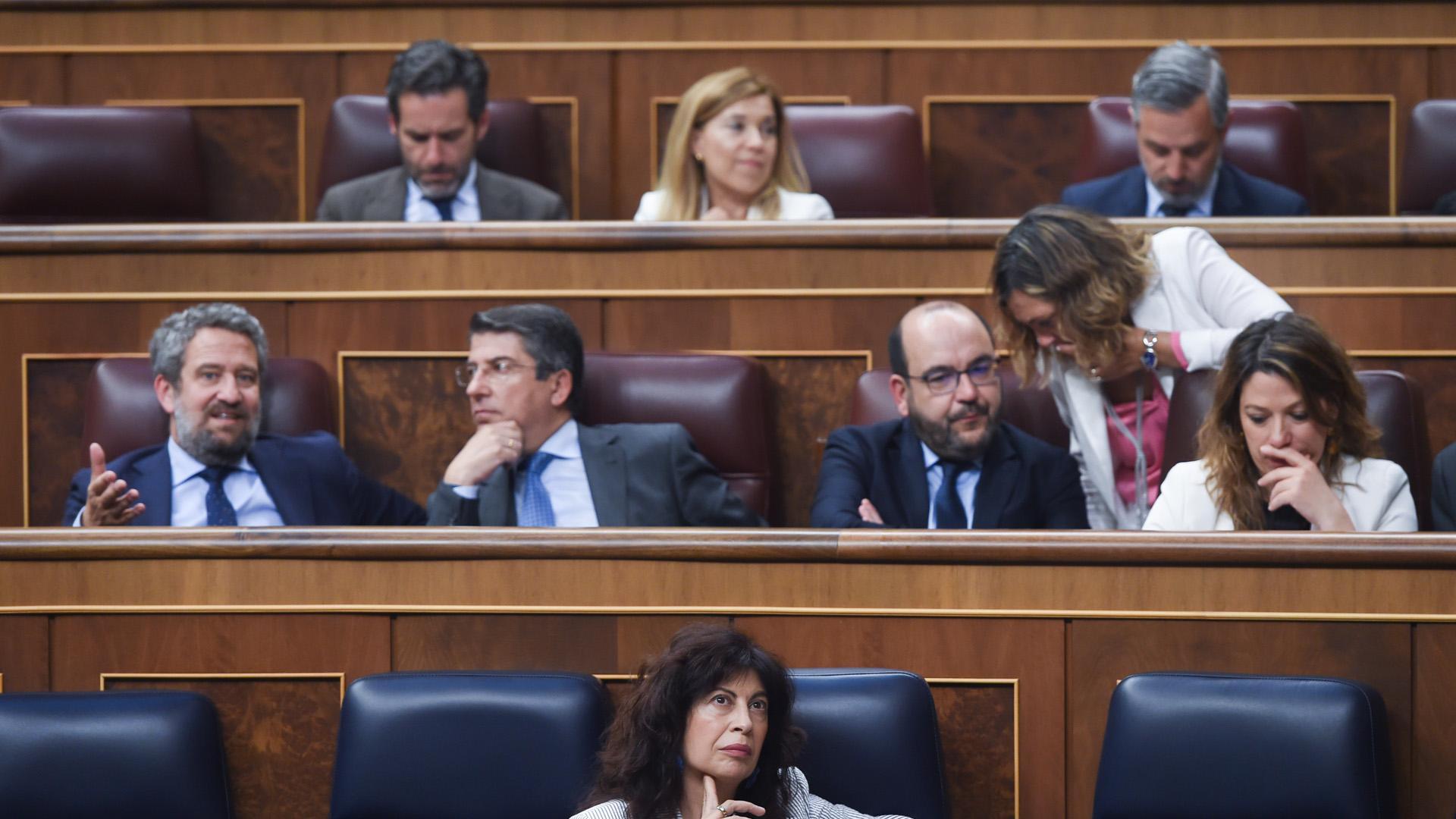 La ministra de Igualdad, Ana Redondo (en parte inferior de la fotografía), durante la sesión plenaria de este martes en el Congreso que ha abordado la ley del PSOE para prohibir el proxenetismo