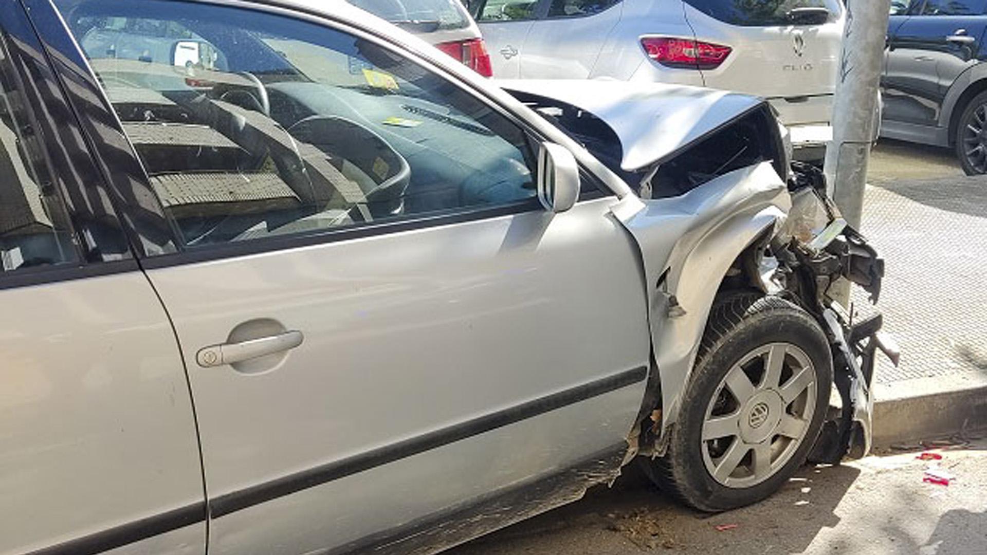 El coche ha finalizado estrellado tras la huida