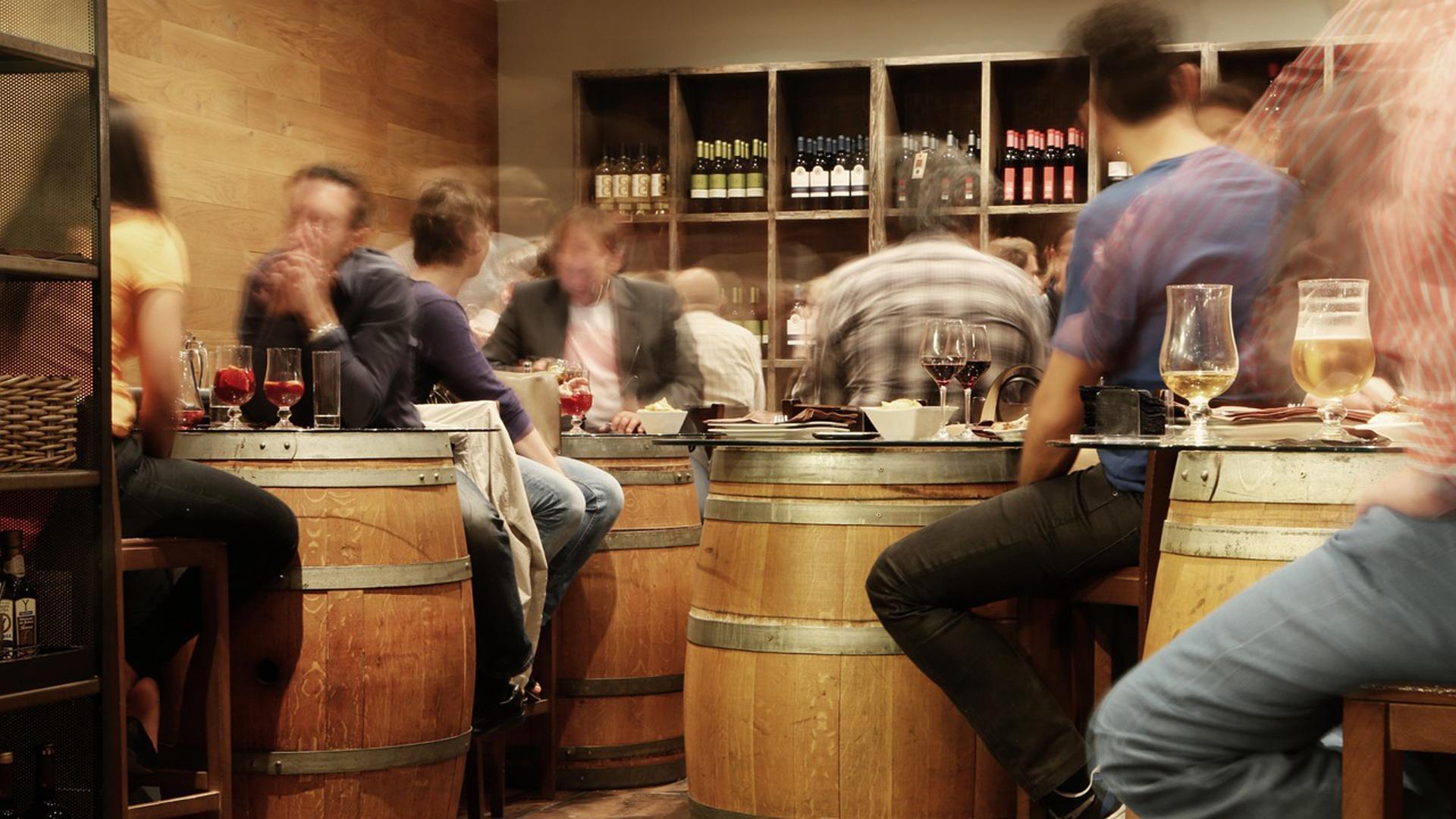 Imagen de archivo del interior de un bar