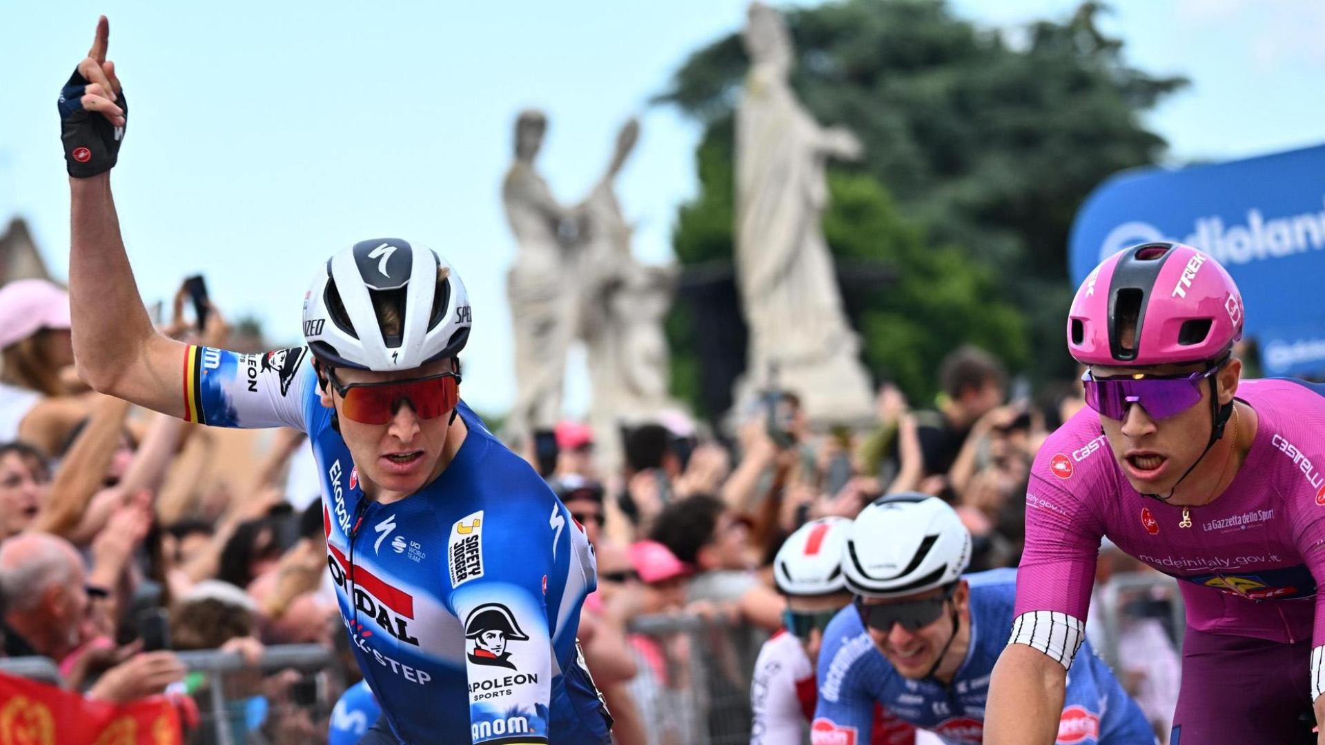 El belga Tim Merlier celebra su triunfo en la 18ª etapa del Giro de Italia