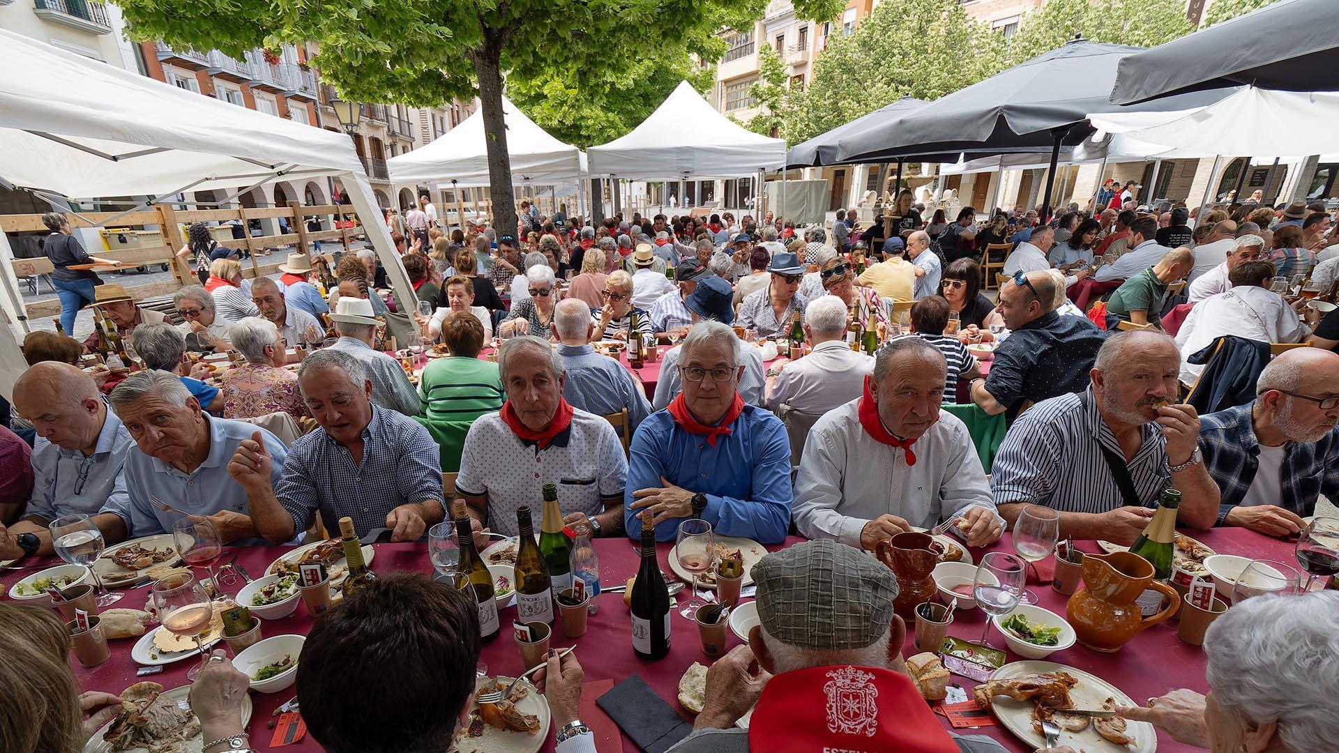 Actos, homenajes, pasacalles, gigantes, danzas y comidas populares en las fiestas de la Virgen del Puy y de la Juventud en Estella