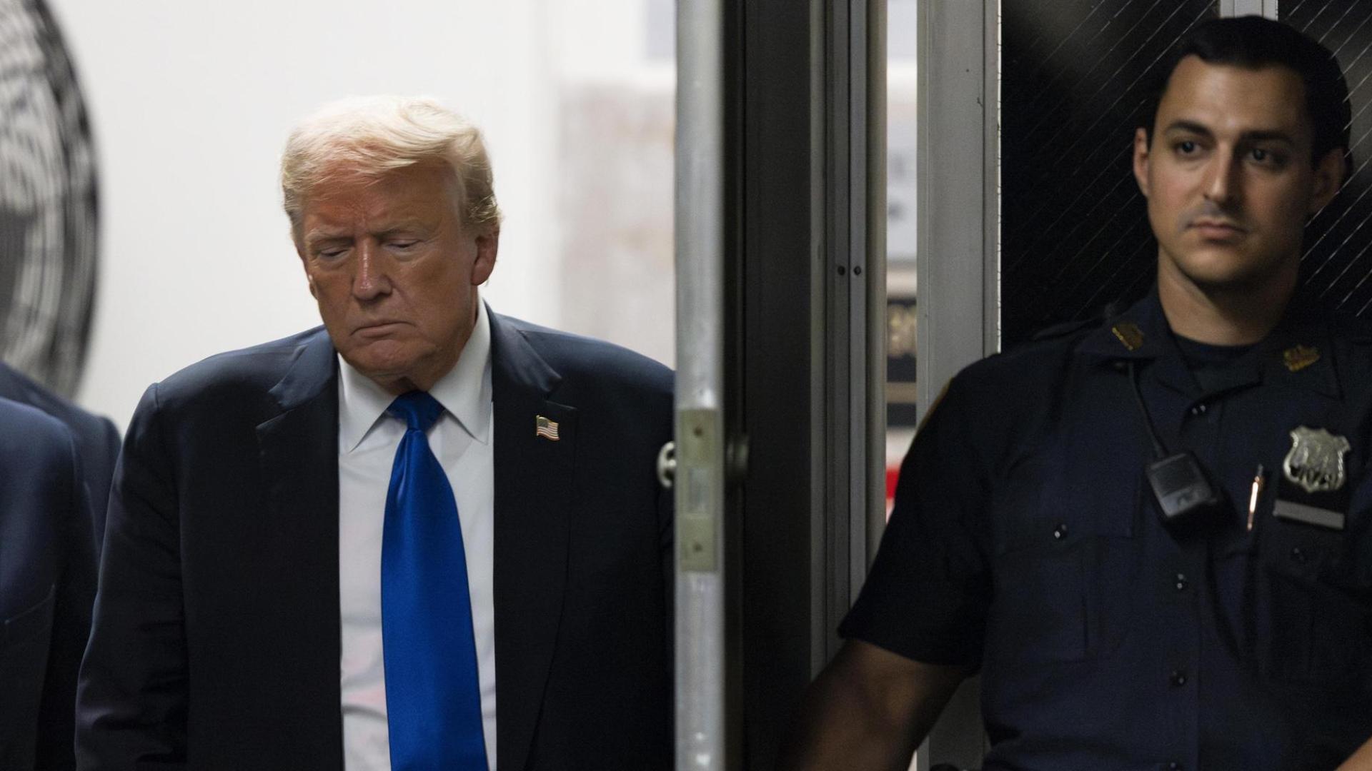 El ex presidente de Estados Unidos, Donald Trump, antes de escuchar el veredicto del jurado