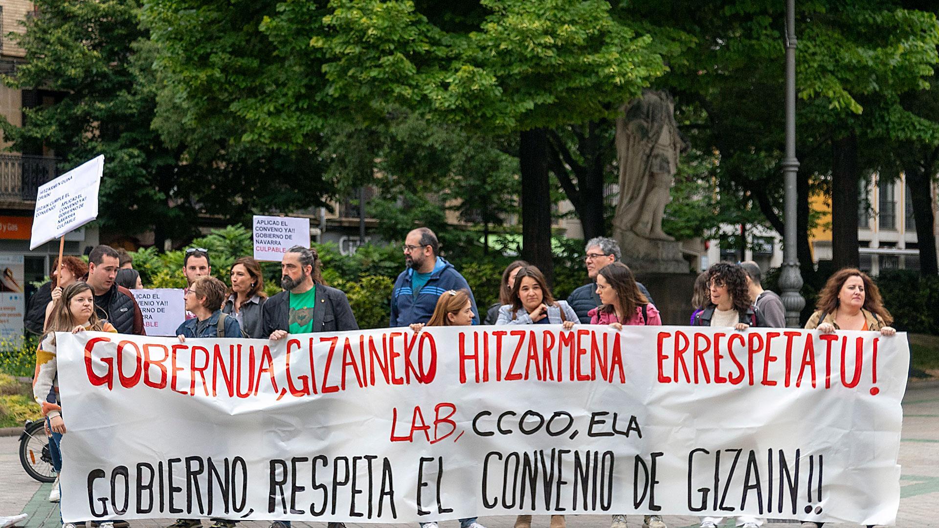 Concentración de este jueves de los trabajadores de Gizain, fundación pública navarra para la gestión de los servicios sociales públicos