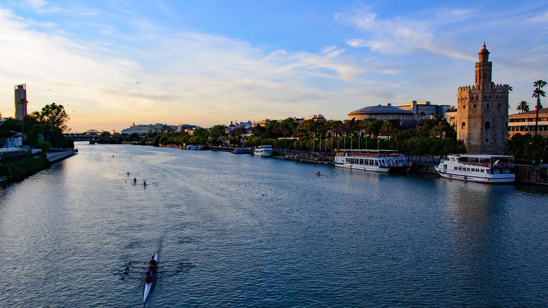 El río Guadalquivir a su paso por Sevilla