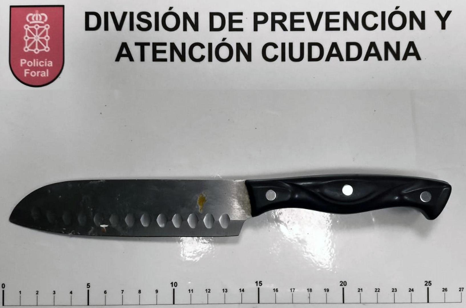 Cuchillo incautado a la detenida en Artica
