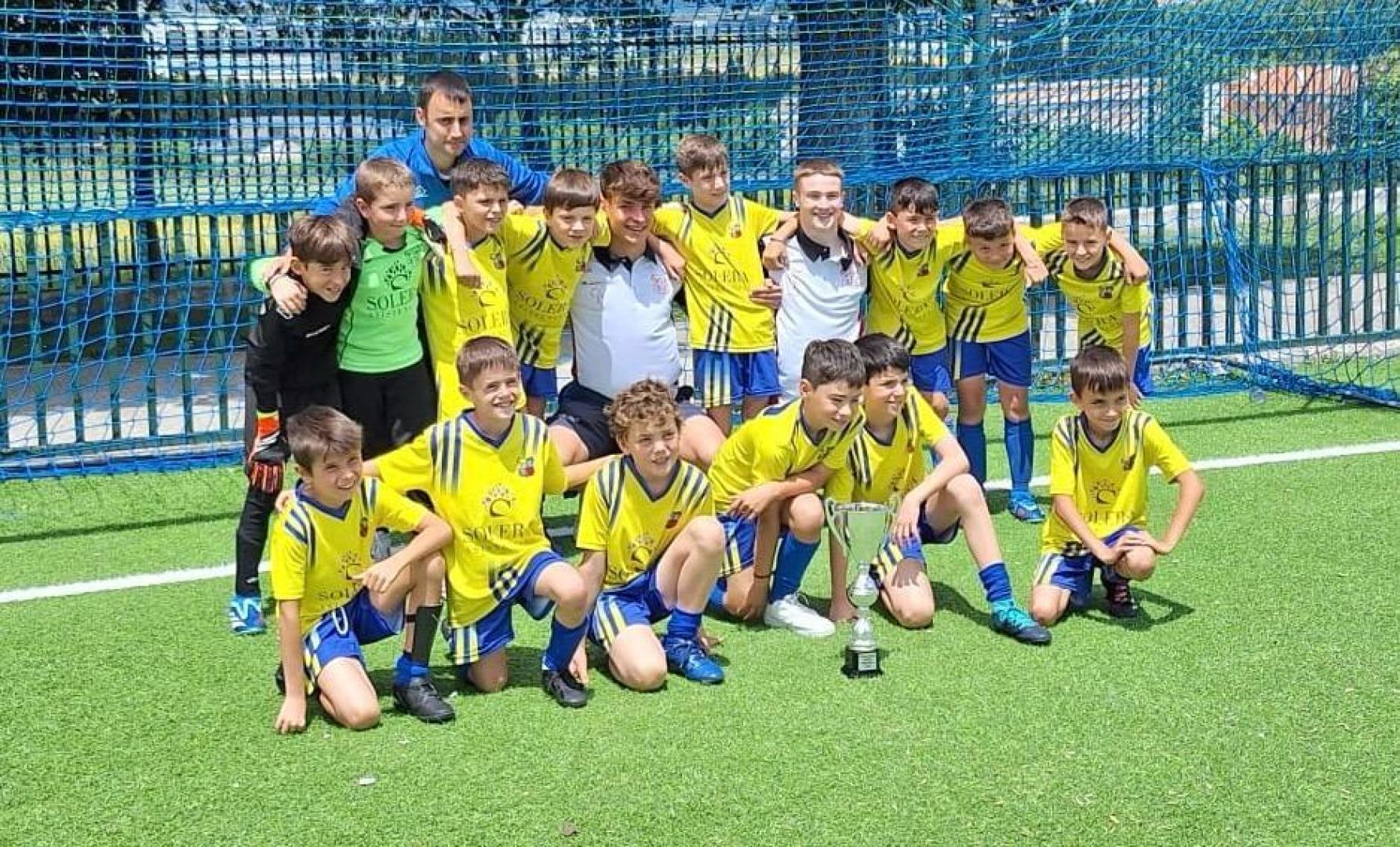 El equipo Amigó B que finalizó subcampeón en la categoría Benjamín de Fútbol 8
