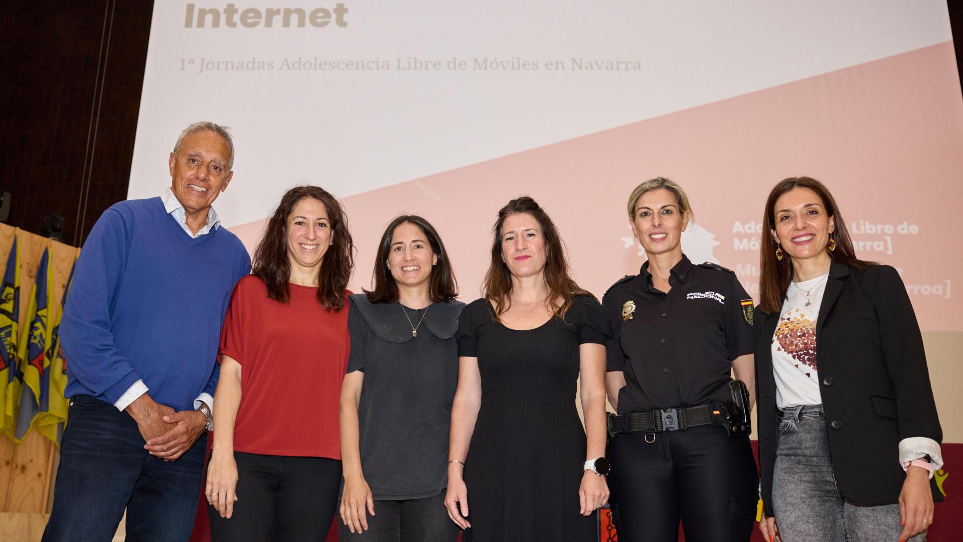 Desde la izquierda, Raimon Pèlach, Isabel Vera, Renata Elizalde, Susana Heredia, Imelda Rey e Irene Carrasco