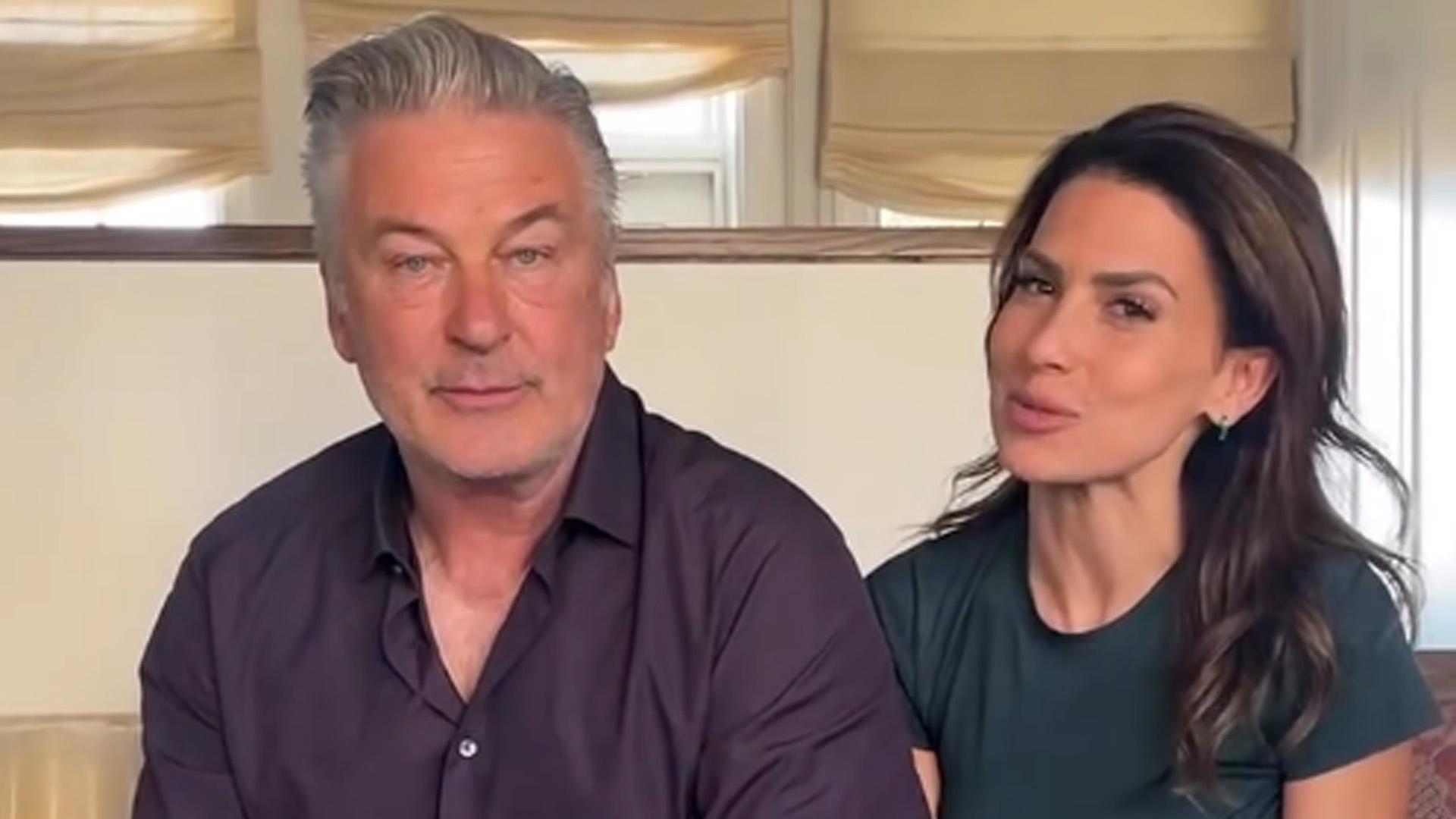 Alec Baldwin y su esposa Hilaria, en el vídeo promocional que han publicado en Instagram