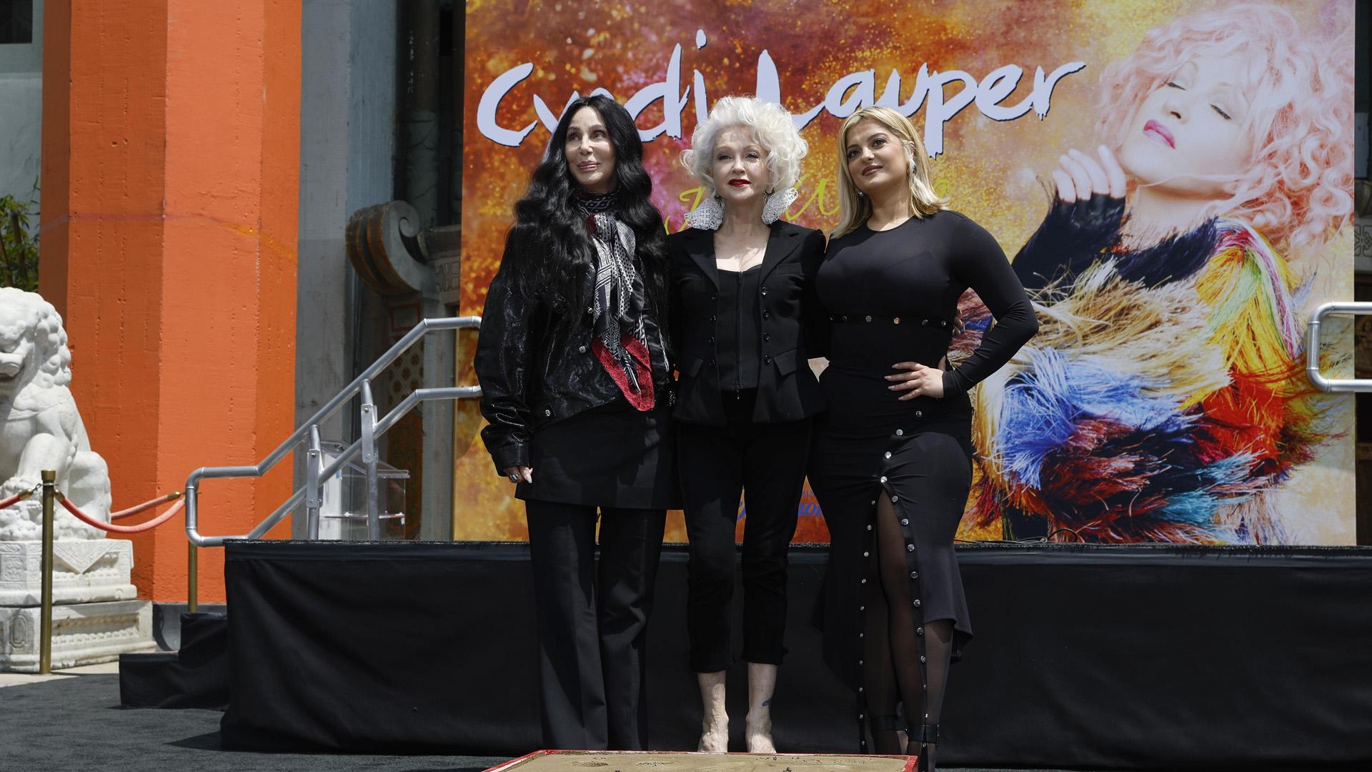 Cyndi Lauper posa junto a Cher y Bebe Rexha
