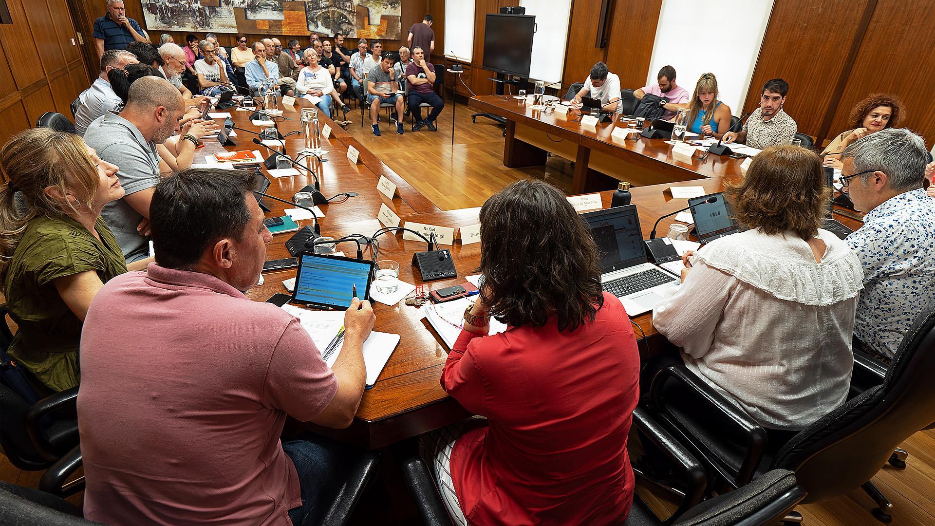 El pleno acuerda que salga adelante una compra pero el ‘no’ del PSN y las abstenciones de Bildu y Geroa Bai avanzan que será la última que se aprueba