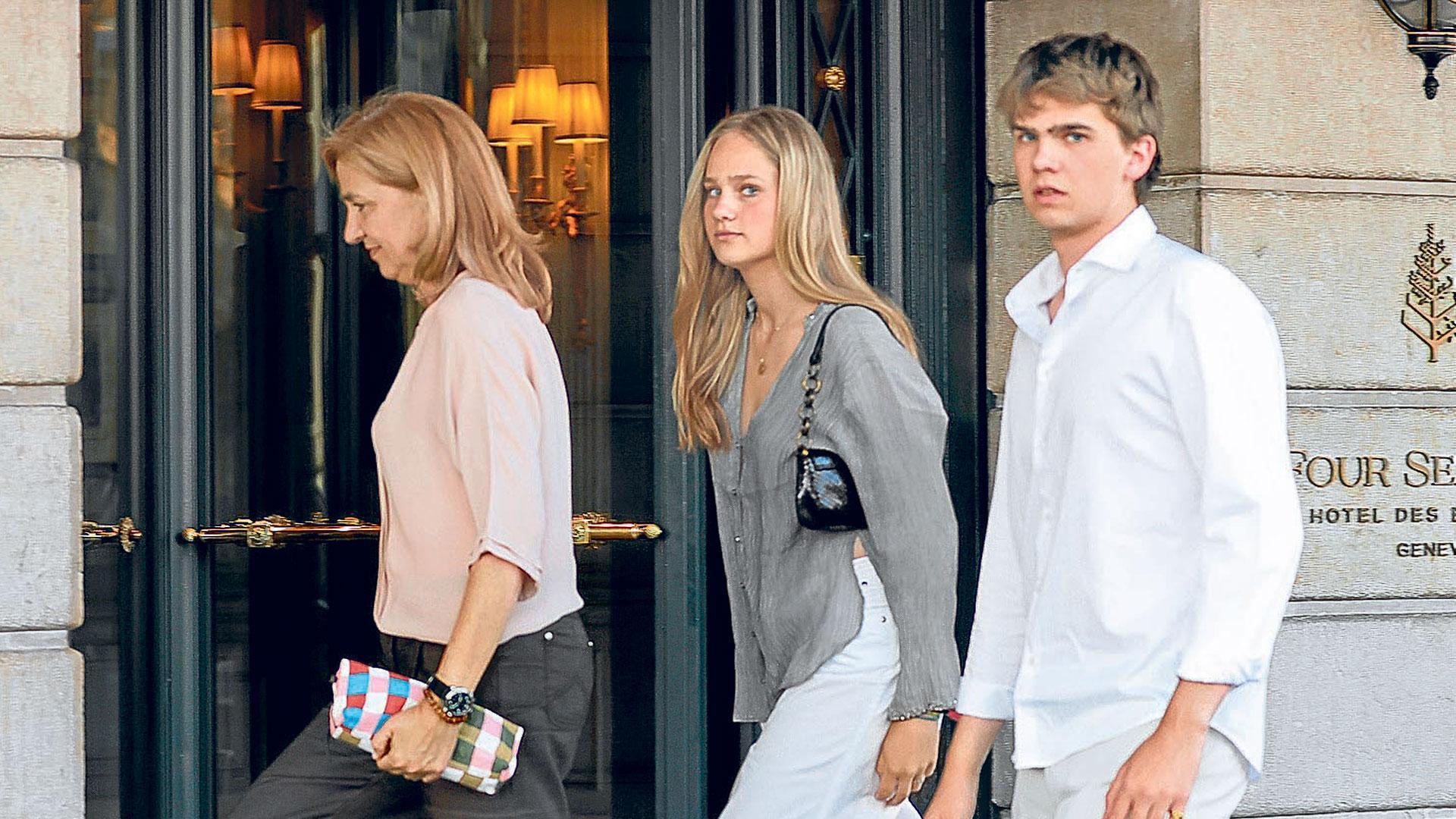 La infanta Cristina junto a Irene y Miguel Urdangarin en julio de 2023