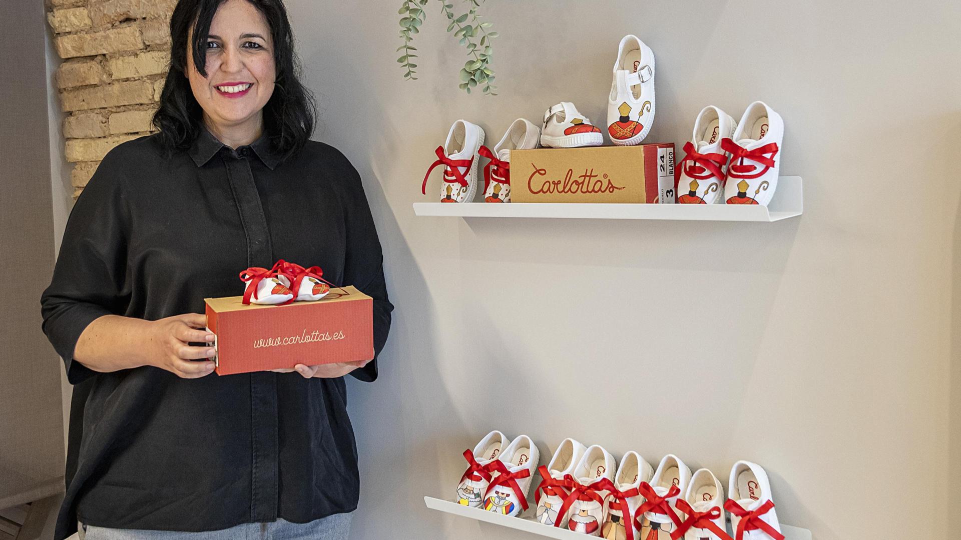Carlota Esandi Vidaurre, en su tienda.