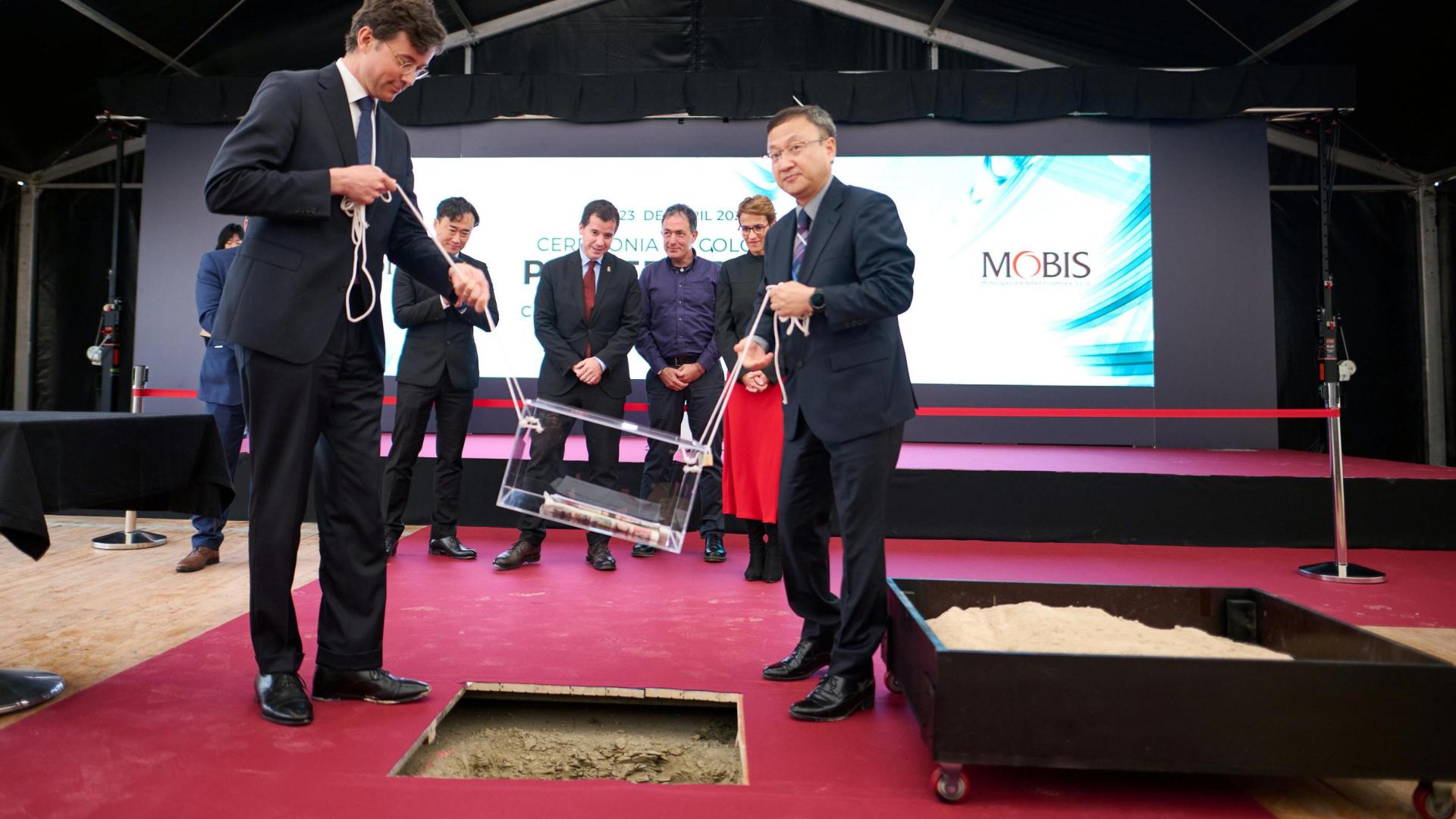 Colocación de la primera piedra de la fábrica de Mobis, financiada con fondos del PERTE