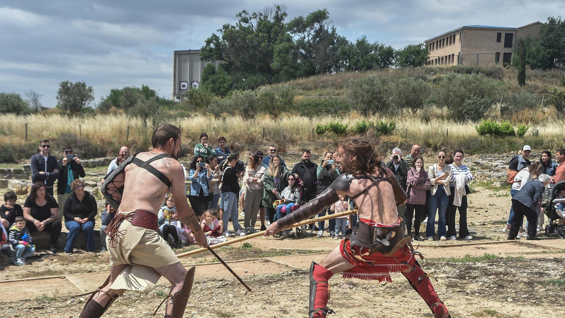 Dos gladiadores en la exhibición que han hecho hoy en Santacara.