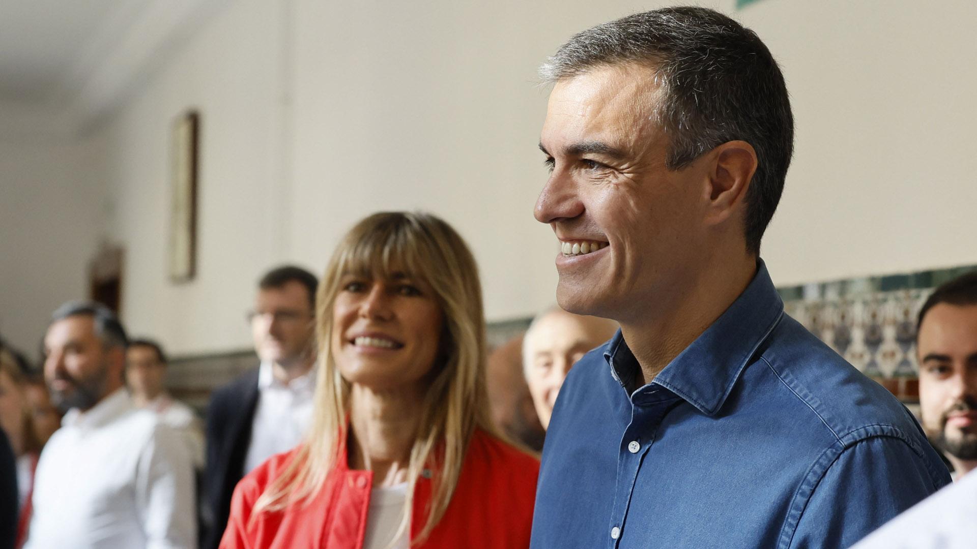 Begoña Gómez y Pedro Sánchez, en el colegio electoral este domingo 9 de junio
