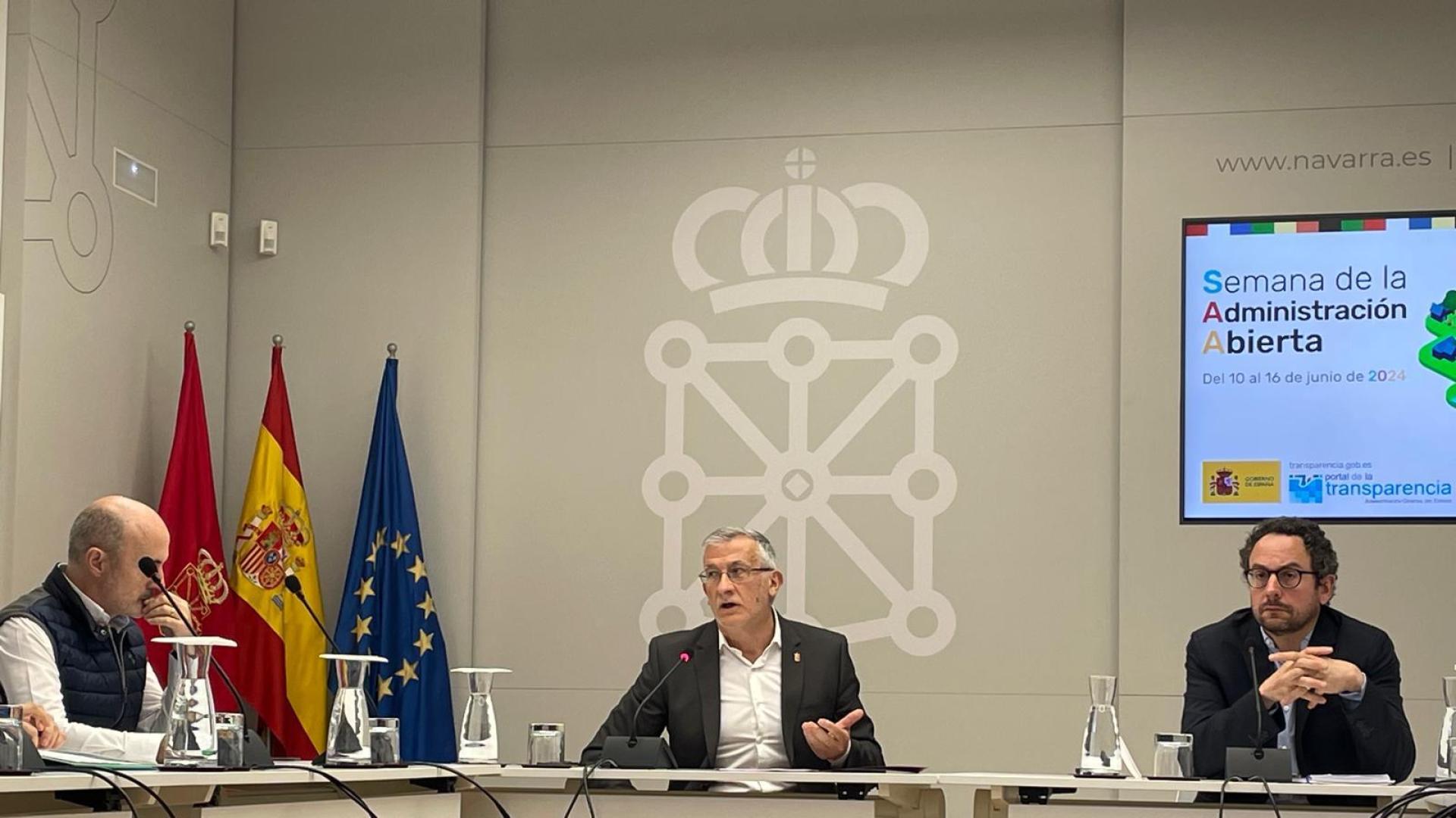 Félix Taberna y el director general de Presidencia, Gobierno Abierto y Relaciones con el Parlamento de Navarra, Joseba Asiain