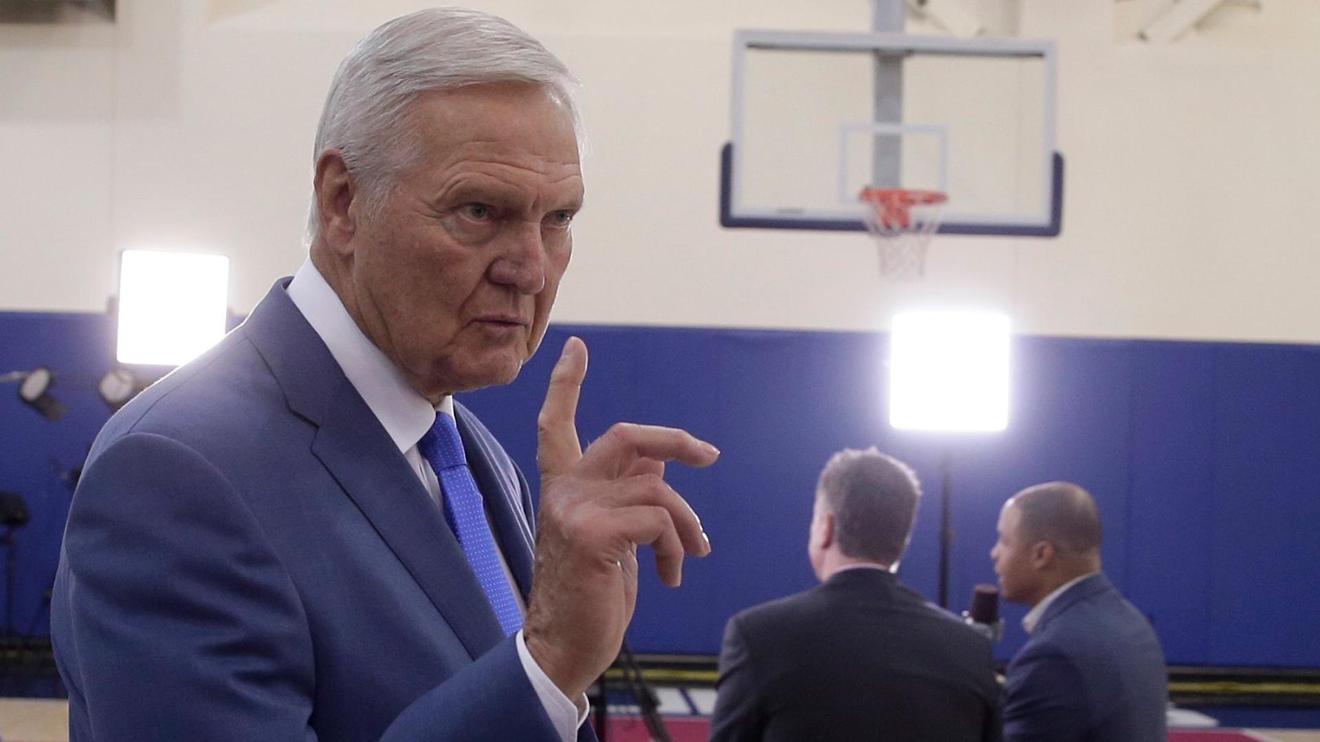 Jerry West durante una rueda de prensa con Los Ángeles Clippers en Playa del Rey, California