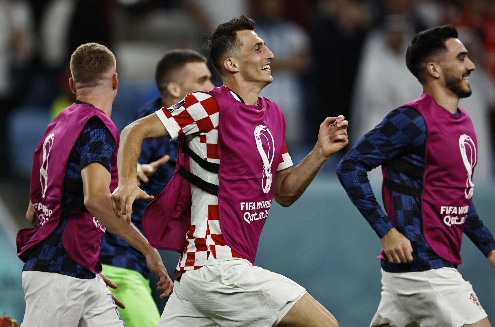 Budimir celebra el pase a cuartos de final en Catar.