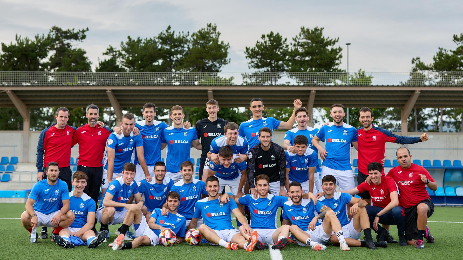 Los jugadores y cuerpo técnico del Ardoi se encuentran listos para recibir al Anguiano en la ida de la final nacional por el ascenso a la Segunda RFEF.