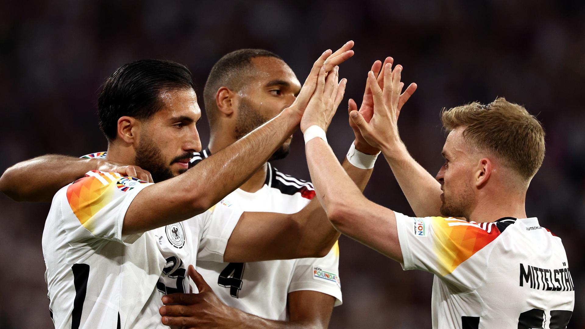 Los jugadores de la selección alemana celebran uno de los goles