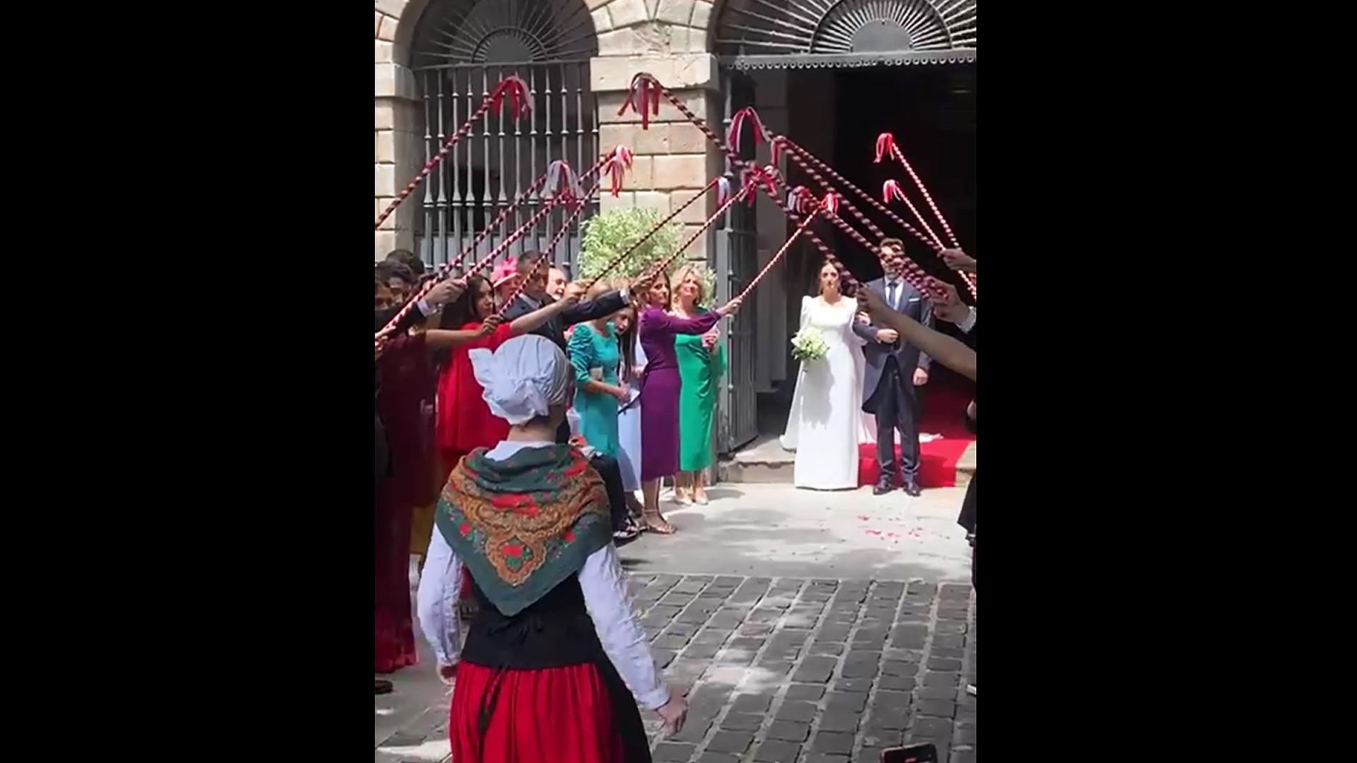 Vídeo con el aurresku en la boda de Jon Gondán y Amaia Larraya