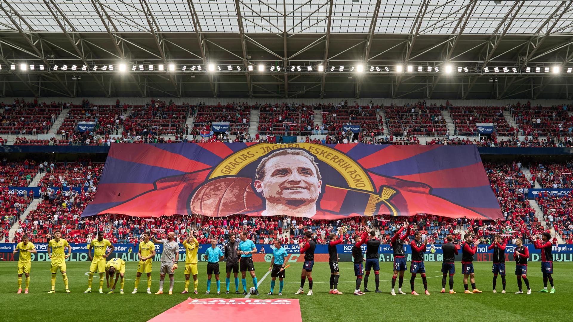 Instantes previos al último partido de Liga en El Sadar marcado por el homenaje a Jagoba Arrasate