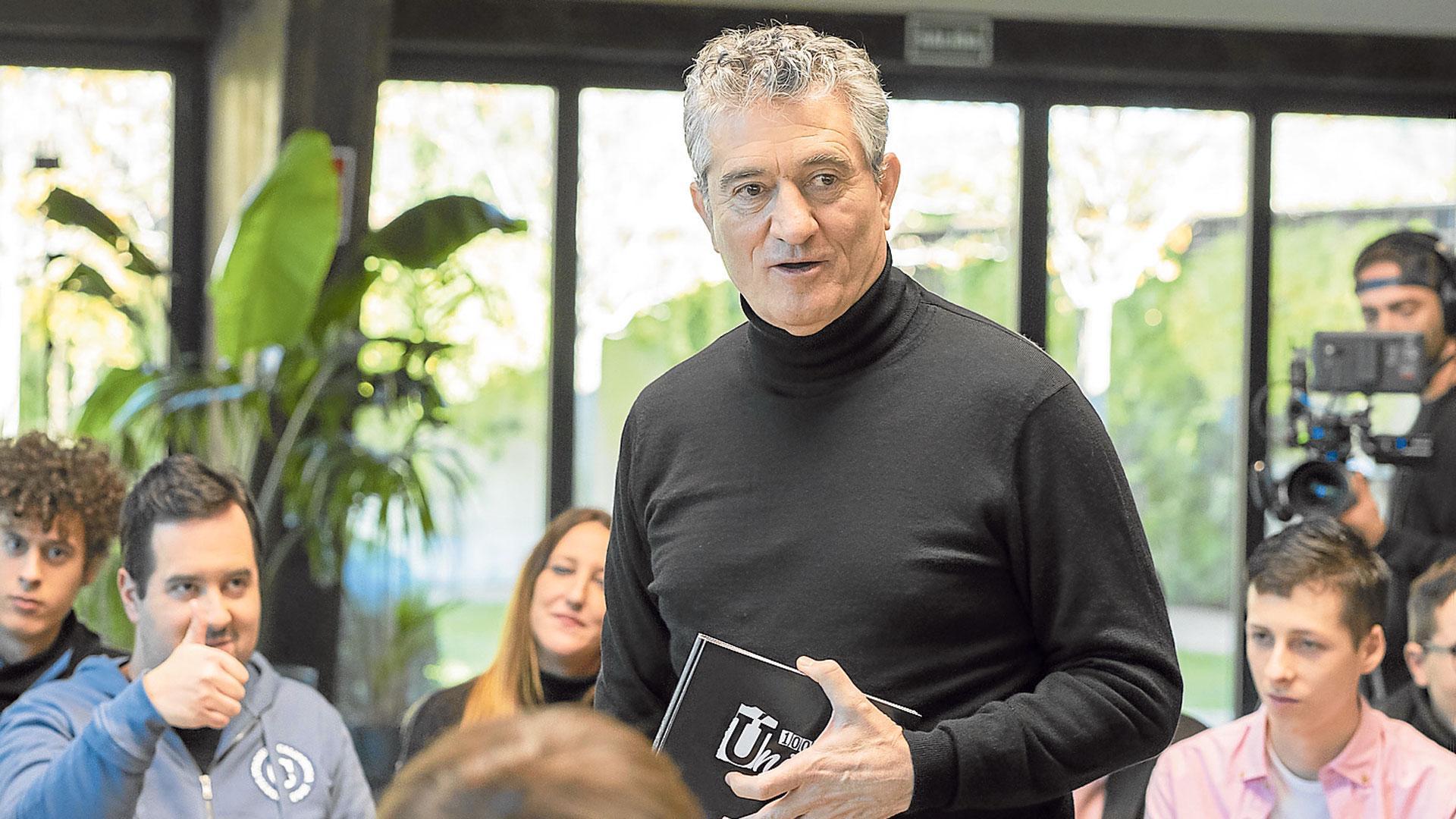 Guillermo Fesser conduce 100% Únicos, que se emite a partir de esta noche en Cuatro