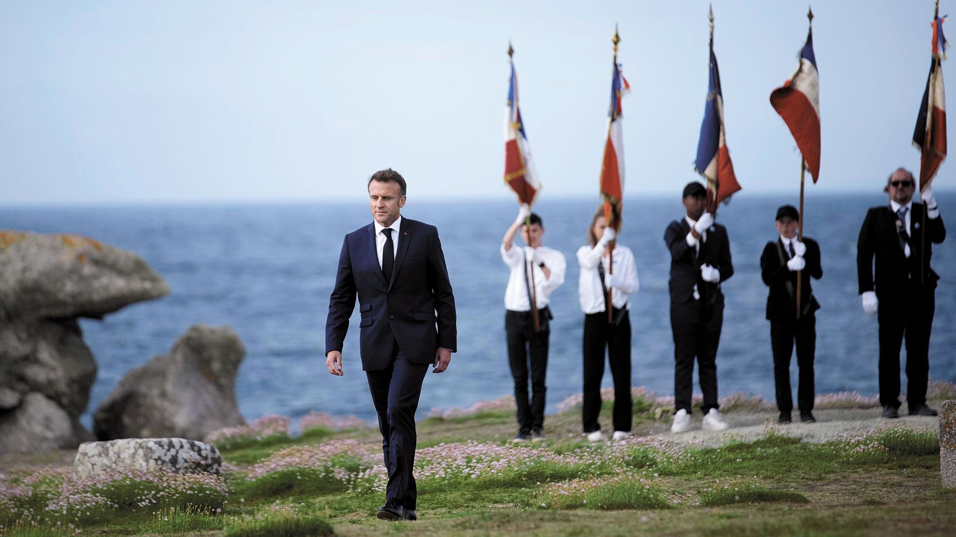 Emmanuel Macron, este martes en un acto en recuerdo a Charles De Gaulle en Ile de Sein (Bretaña)