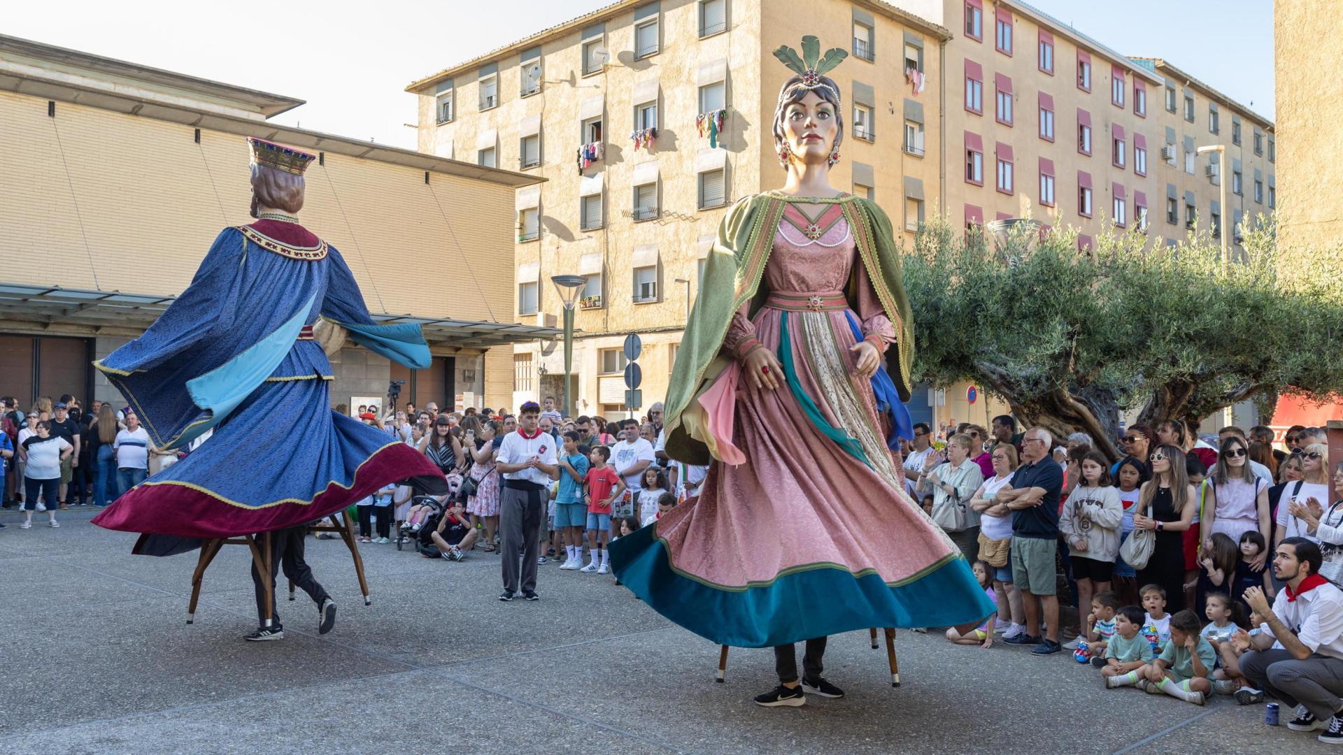 A: BLANCA ALDANONDO
F: 21/06/2024
P:
L: TUDELA
T: COHETE FIESTAS DE SAN JUAN. BARRIO DE LOURDES. COMPARSA DE GIGANTES PERRINCHE