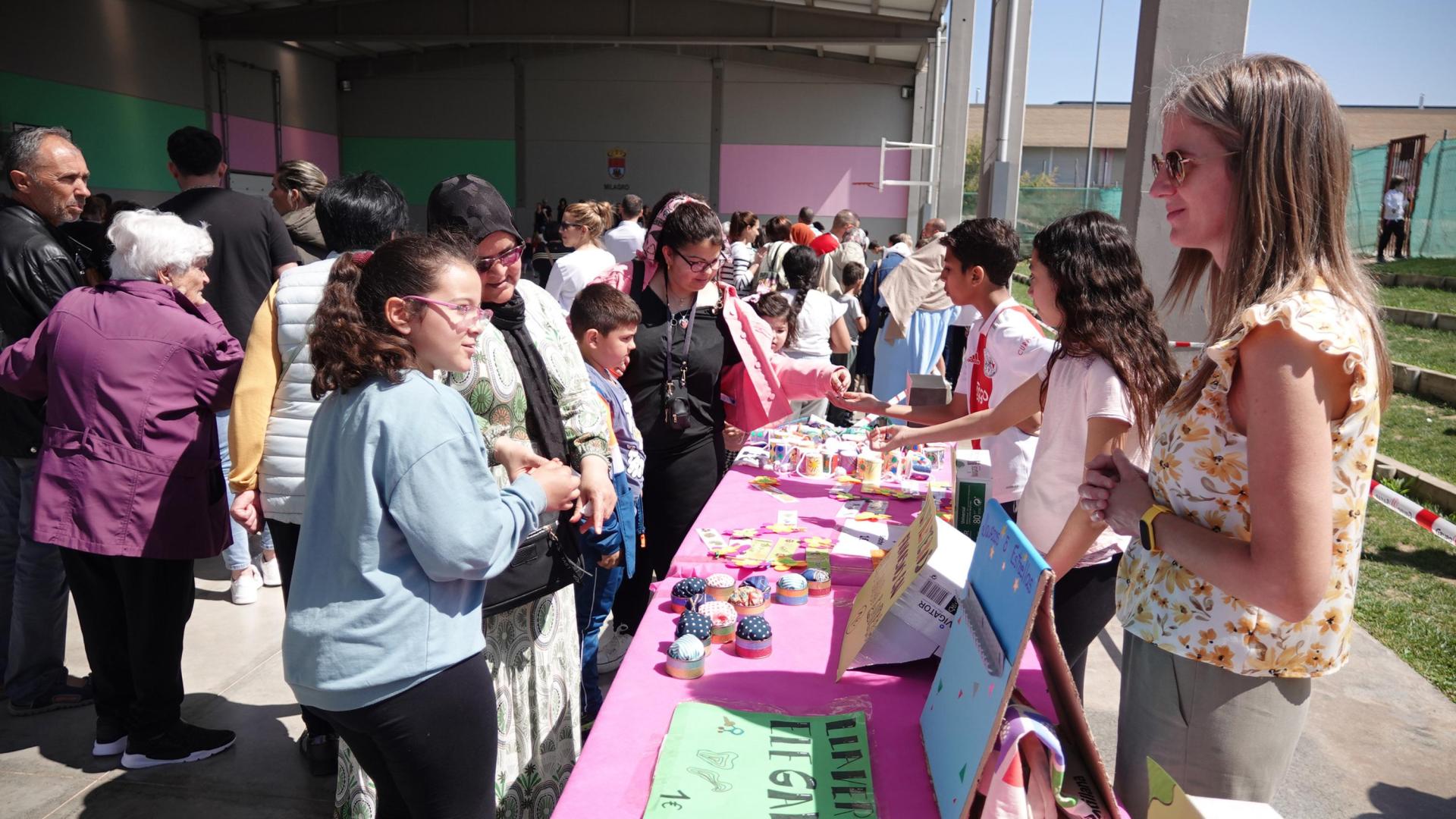 A: ENRIQUE PEJENAUTE
F: 21/06/2024
P: UNO DE LOS PUESTOS INSTALADOS
L: MILAGRO
T: JORNADA SOLIDARIA EN EL COLEGIO