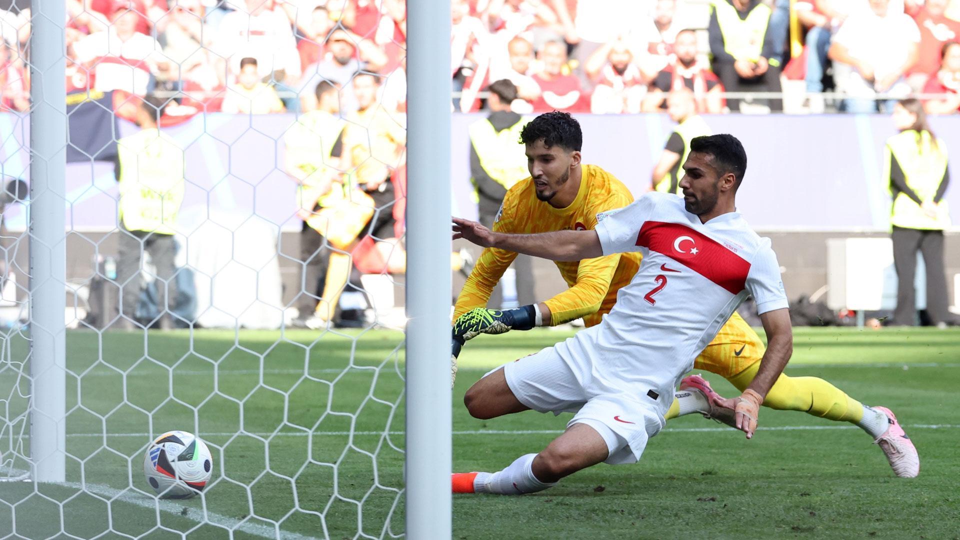 Gol en propia puerta de la selección turca en el partido contra Portugal de la Eurocopa 2024