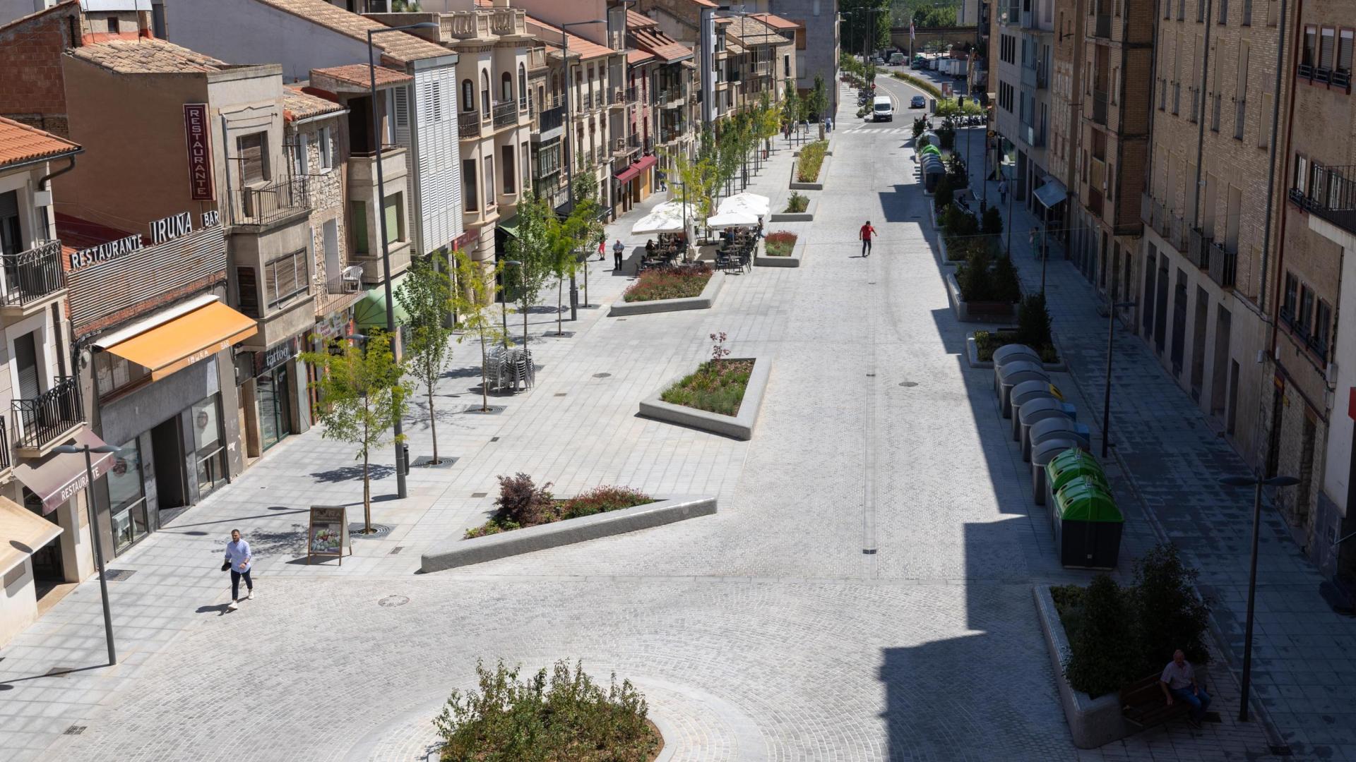 Imagen de la calle Muro, abierta el lunes tras las obras de reurbanización