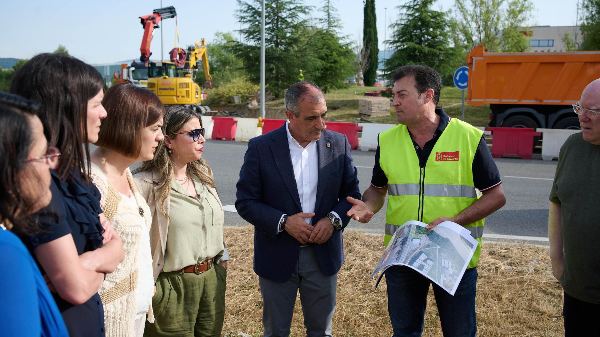 El consejero de Cohesión Territorial, Óscar Chivite, visita el inicio de las obras del carril bici que conectará Sarriguren, Burlada, Huarte y Ripagaina.