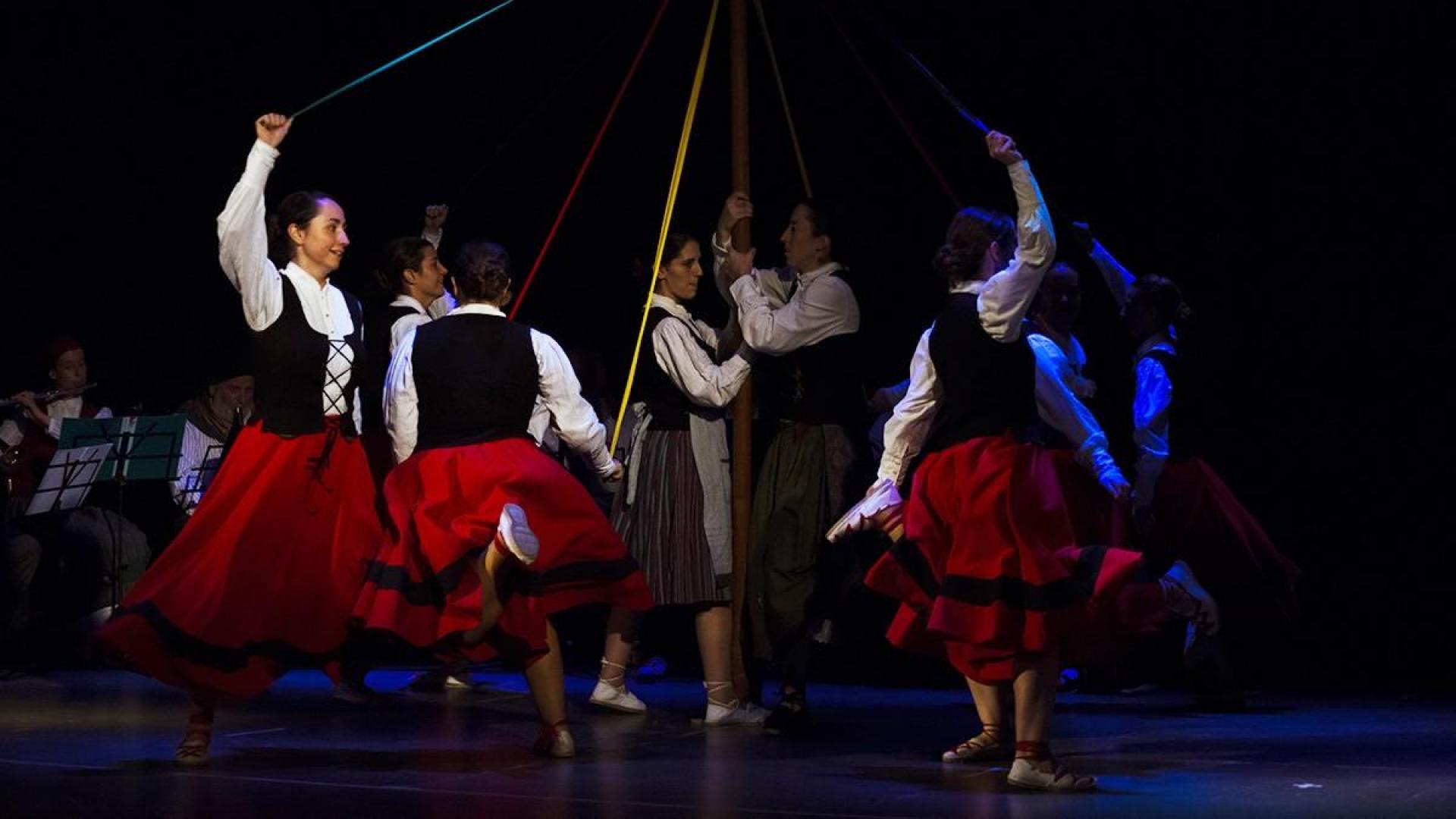 El domingo se celebra el espectáculo 'Navarra baila' en Baluarte.