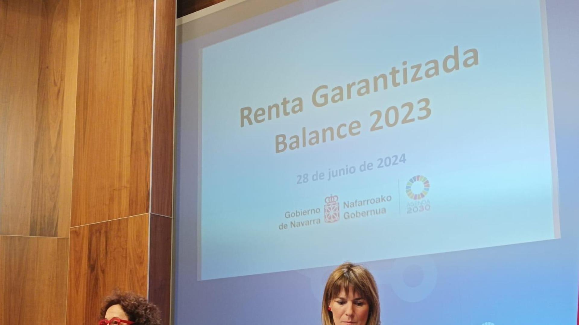De izquierda a derecha: la consejera Maeztu y la directora general Protección Social y Cooperación al Desarrollo, Inés Jiménez